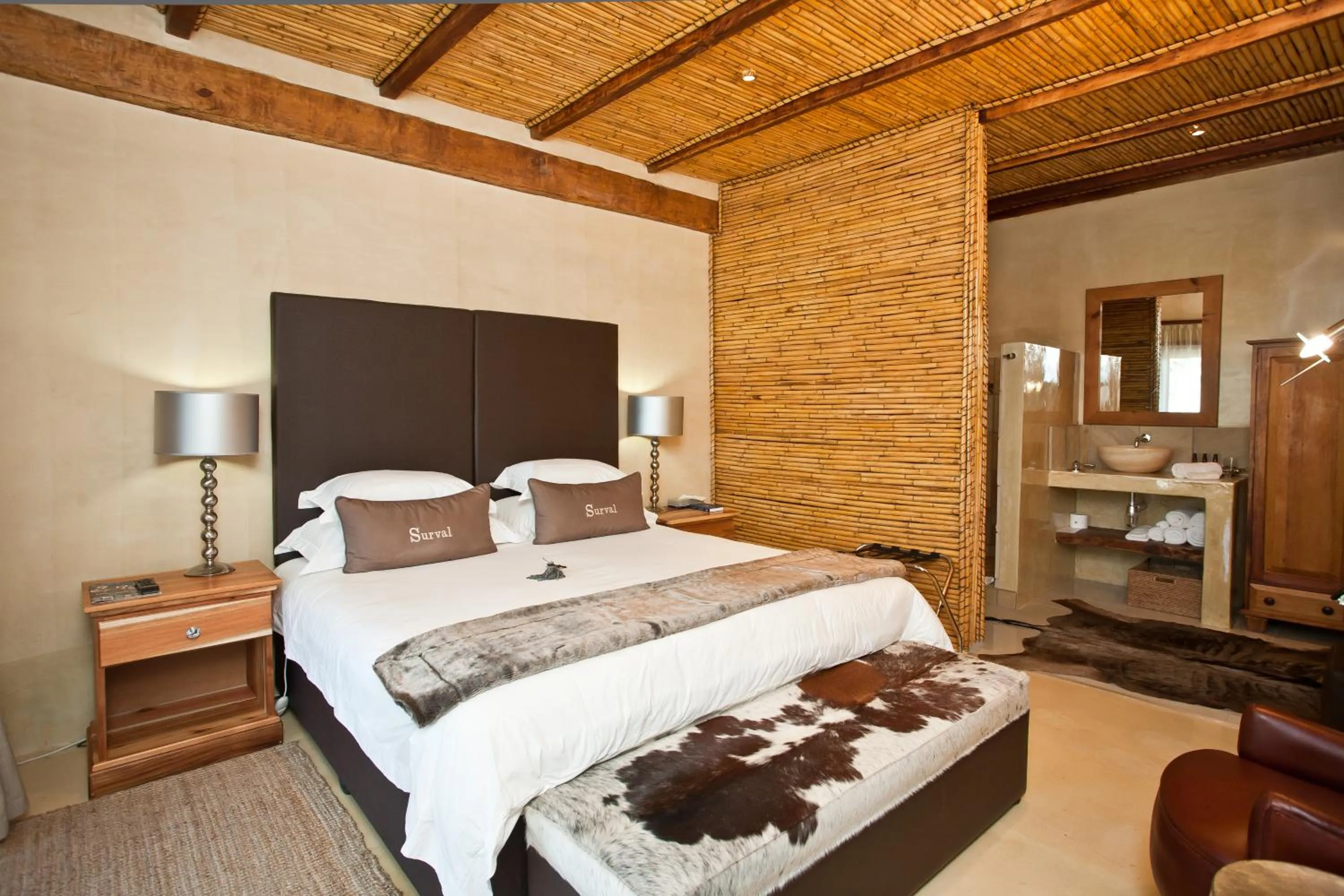 Shower, Bed in Surval Boutique Olive Estate