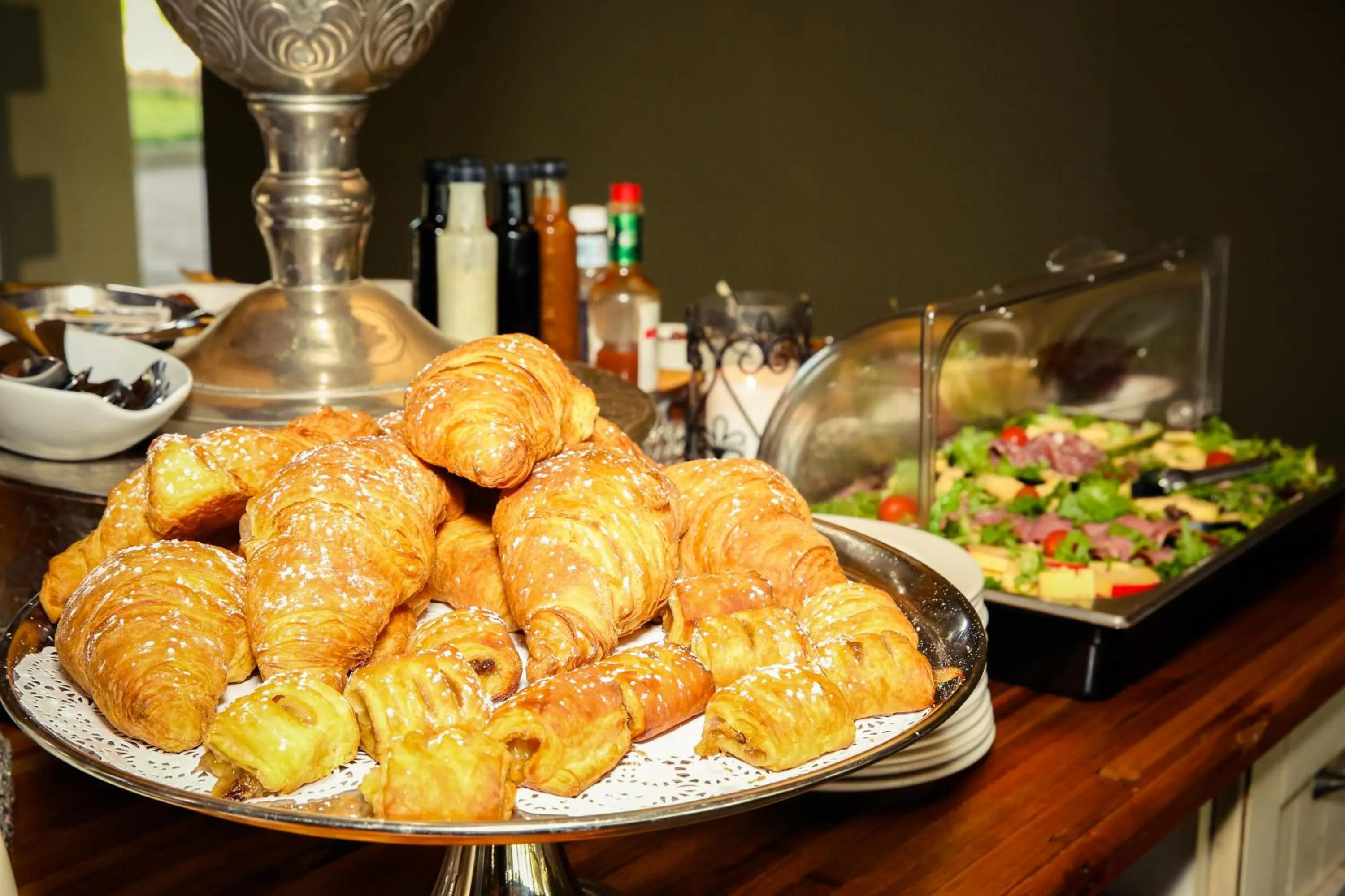 Restaurant/places to eat in Surval Boutique Olive Estate