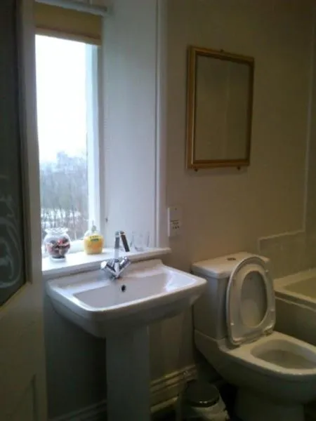 Bathroom in Oakfield Lodge Guest House Stockport