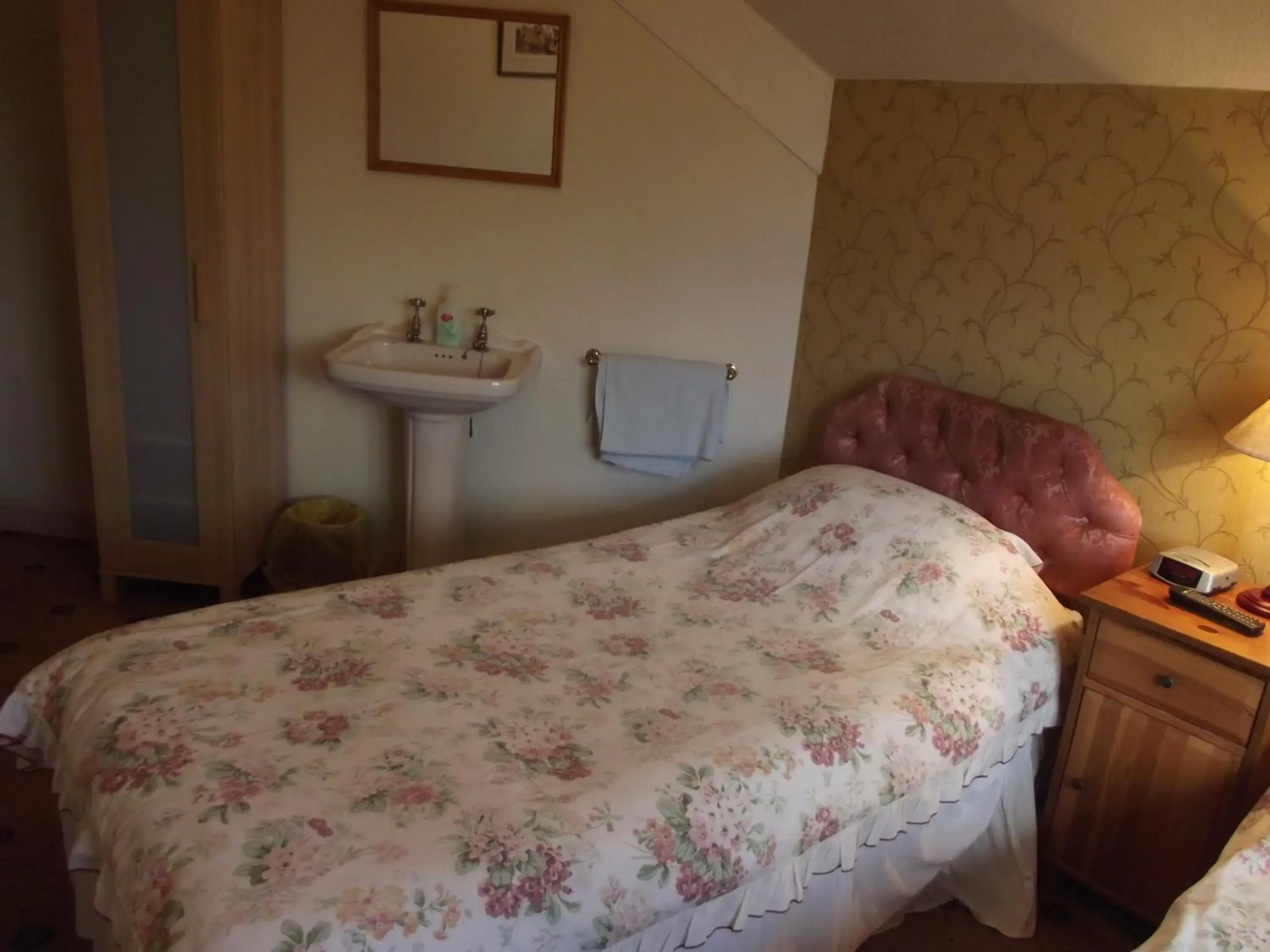 Twin Room with Shared Bathroom in Oakfield Lodge Guest House Stockport Twin Room with Shared Bathroom in Oakfield Lodge Guest House Stockport