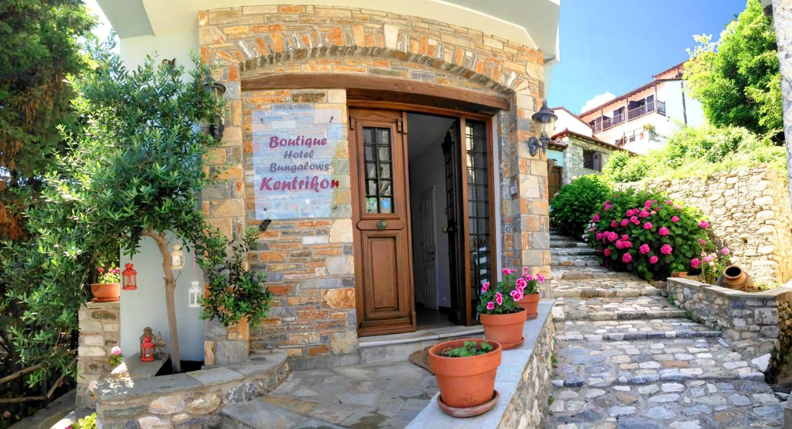 Facade/entrance in Boutique Hotel Kentrikon & Bungalows