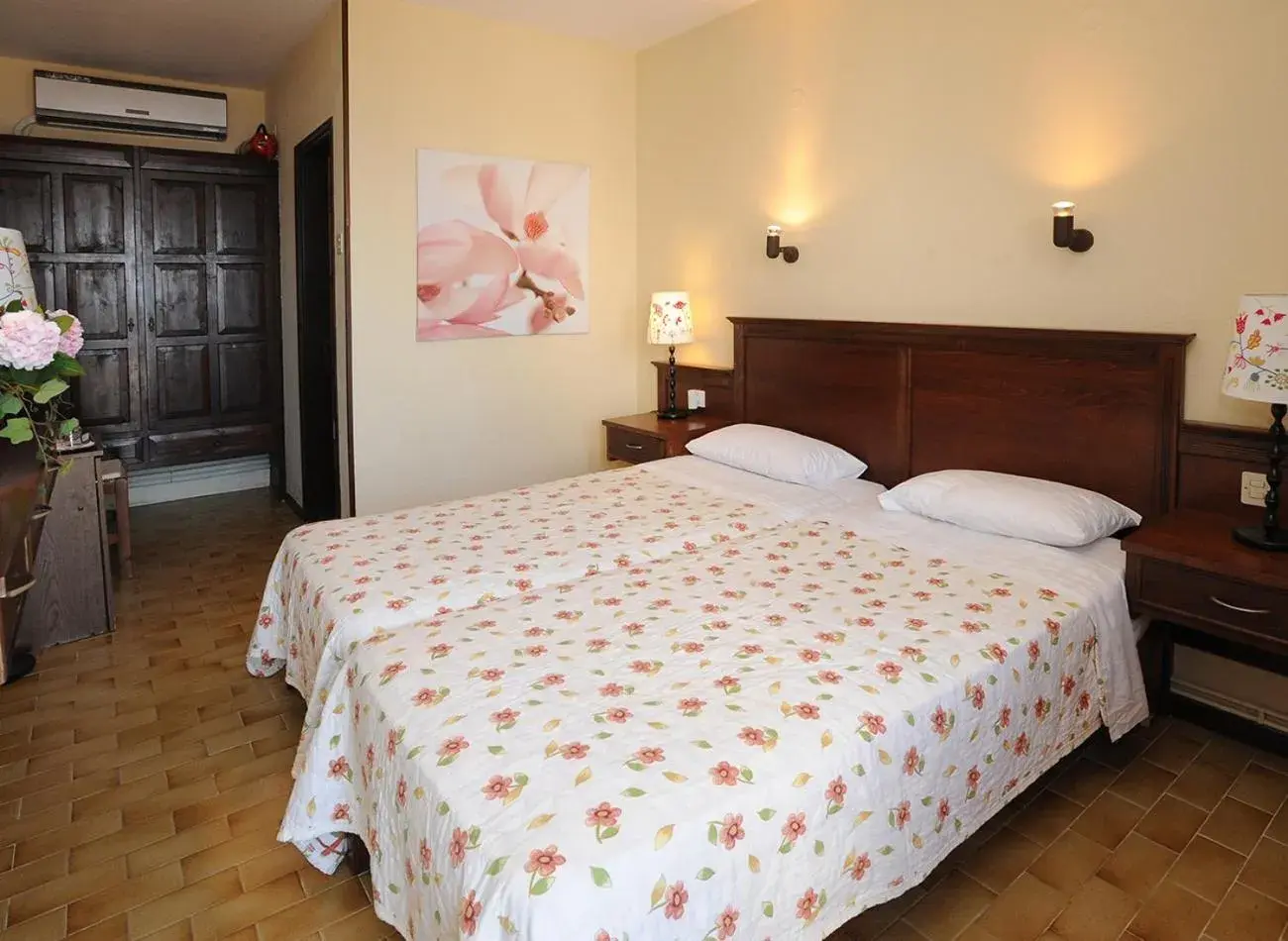 Standard Twin Room in Boutique Hotel Kentrikon & Bungalows Standard Twin Room in Boutique Hotel Kentrikon & Bungalows