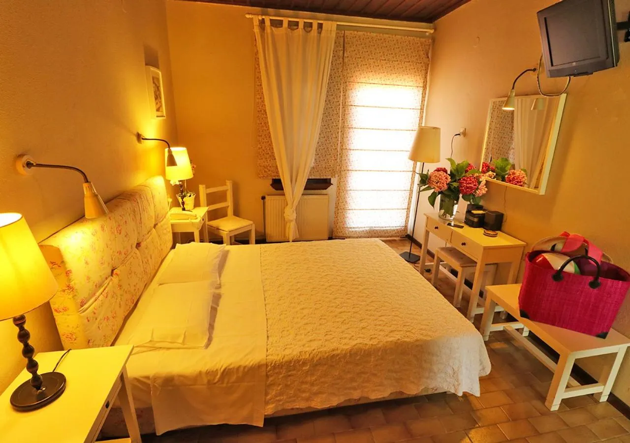Bed in Boutique Hotel Kentrikon & Bungalows