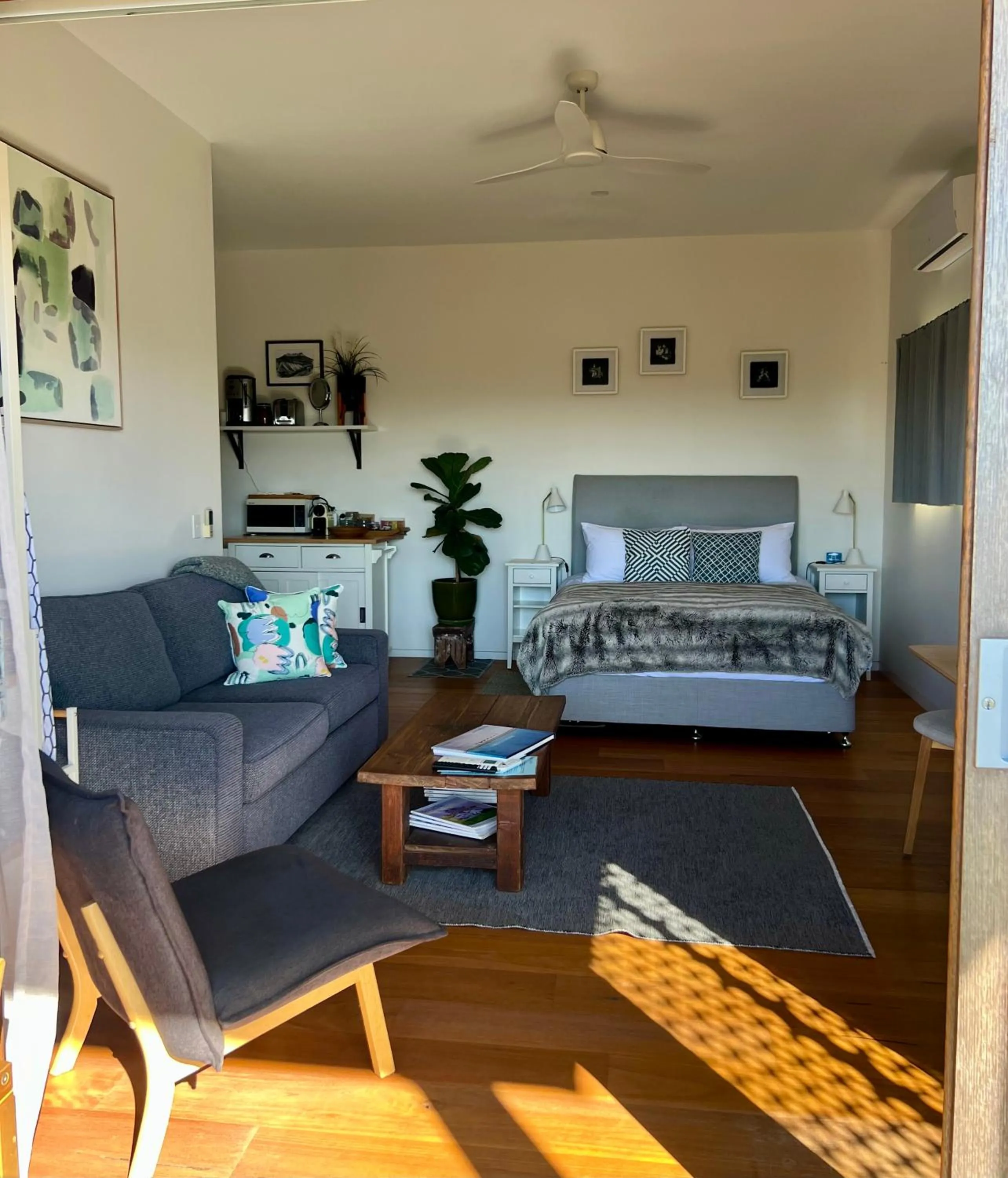 Callemondah Studio with stunning views, in Bangalow and Byron Hinterland