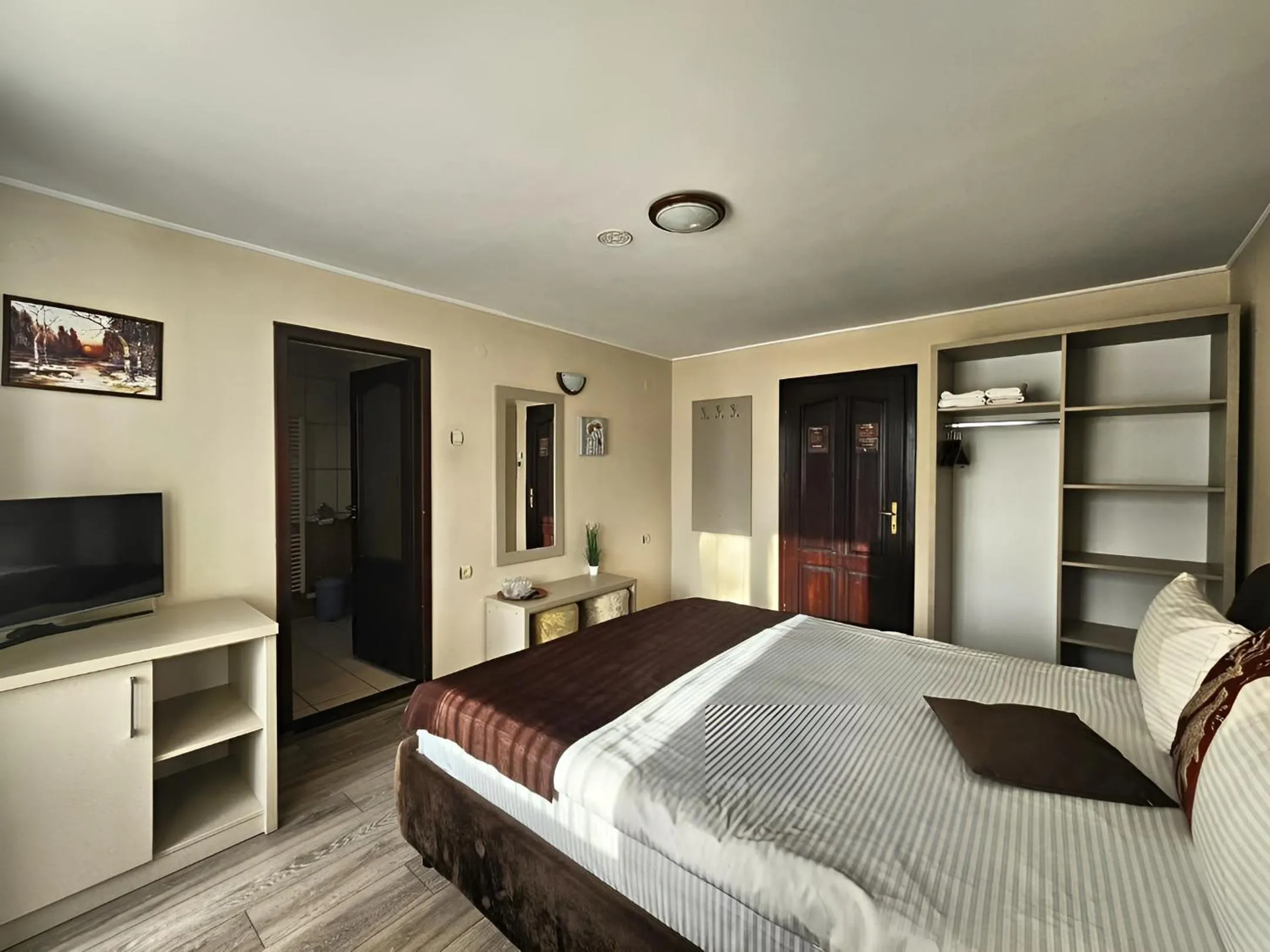 Bed in Pensiunea Andrei Moieciu