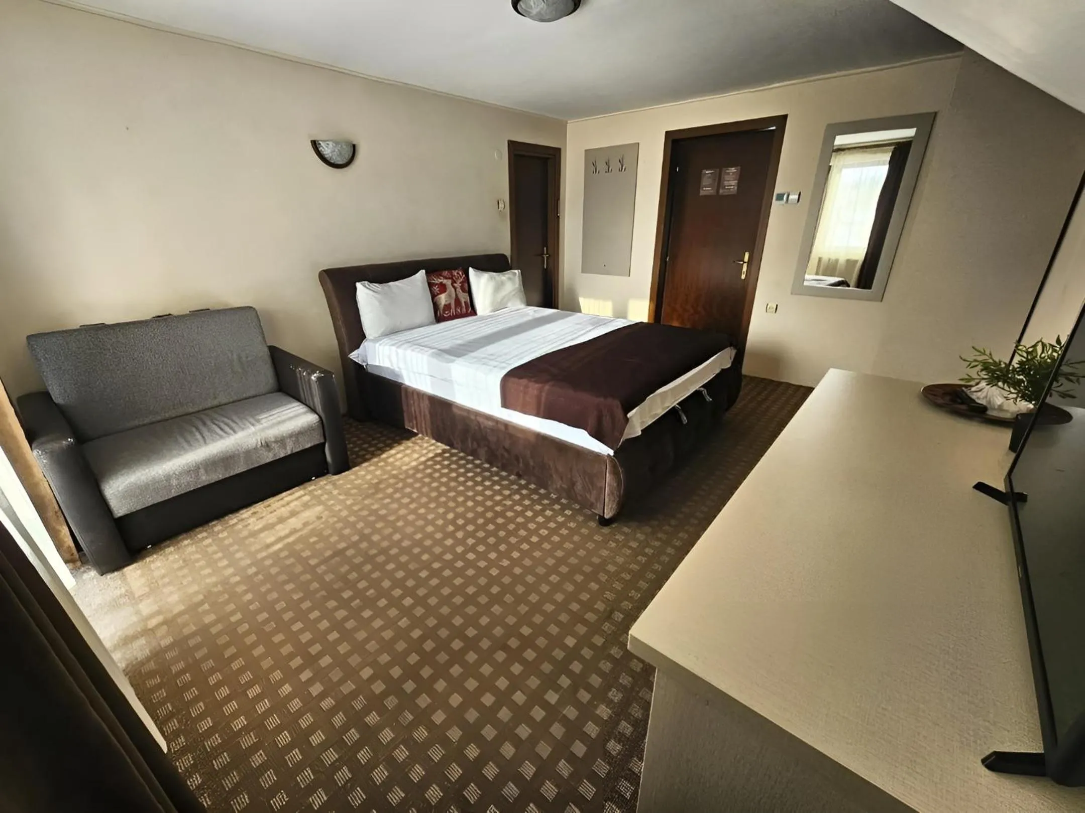 Photo of the whole room, Bed in Pensiunea Andrei Moieciu