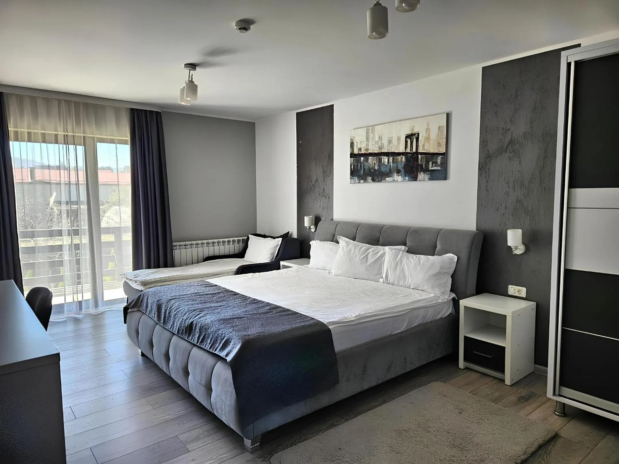 Bed in Pensiunea Andrei Moieciu