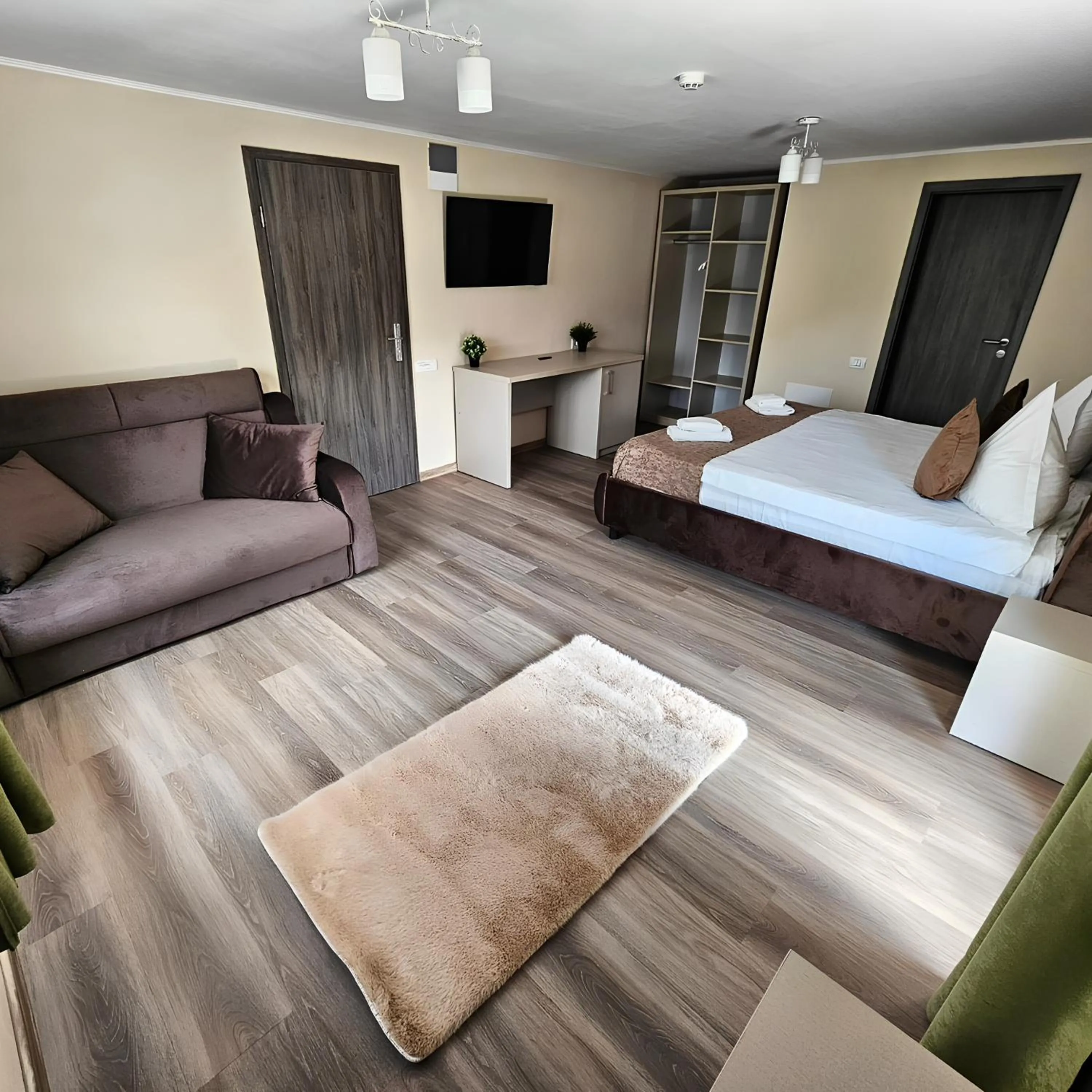 Communal lounge/ TV room, Bed in Pensiunea Andrei Moieciu
