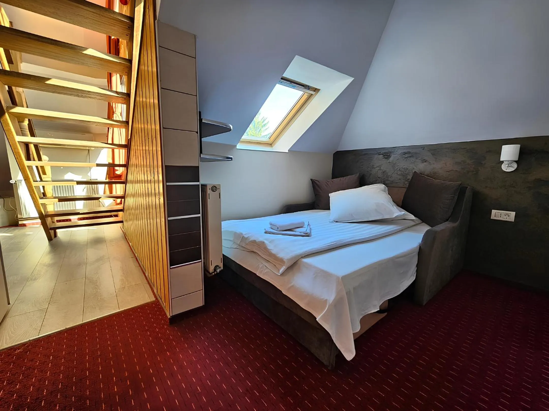 Bed in Pensiunea Andrei Moieciu