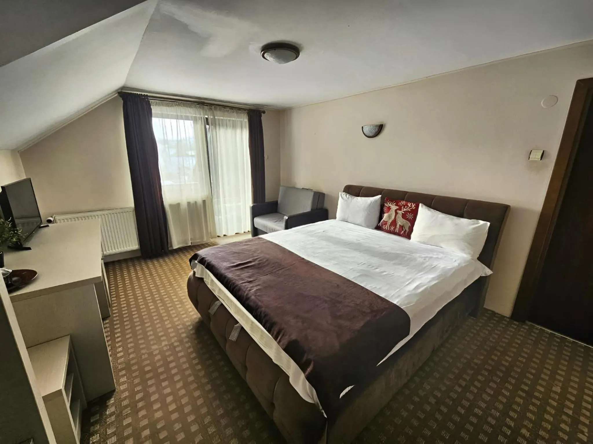 Photo of the whole room, Bed in Pensiunea Andrei Moieciu