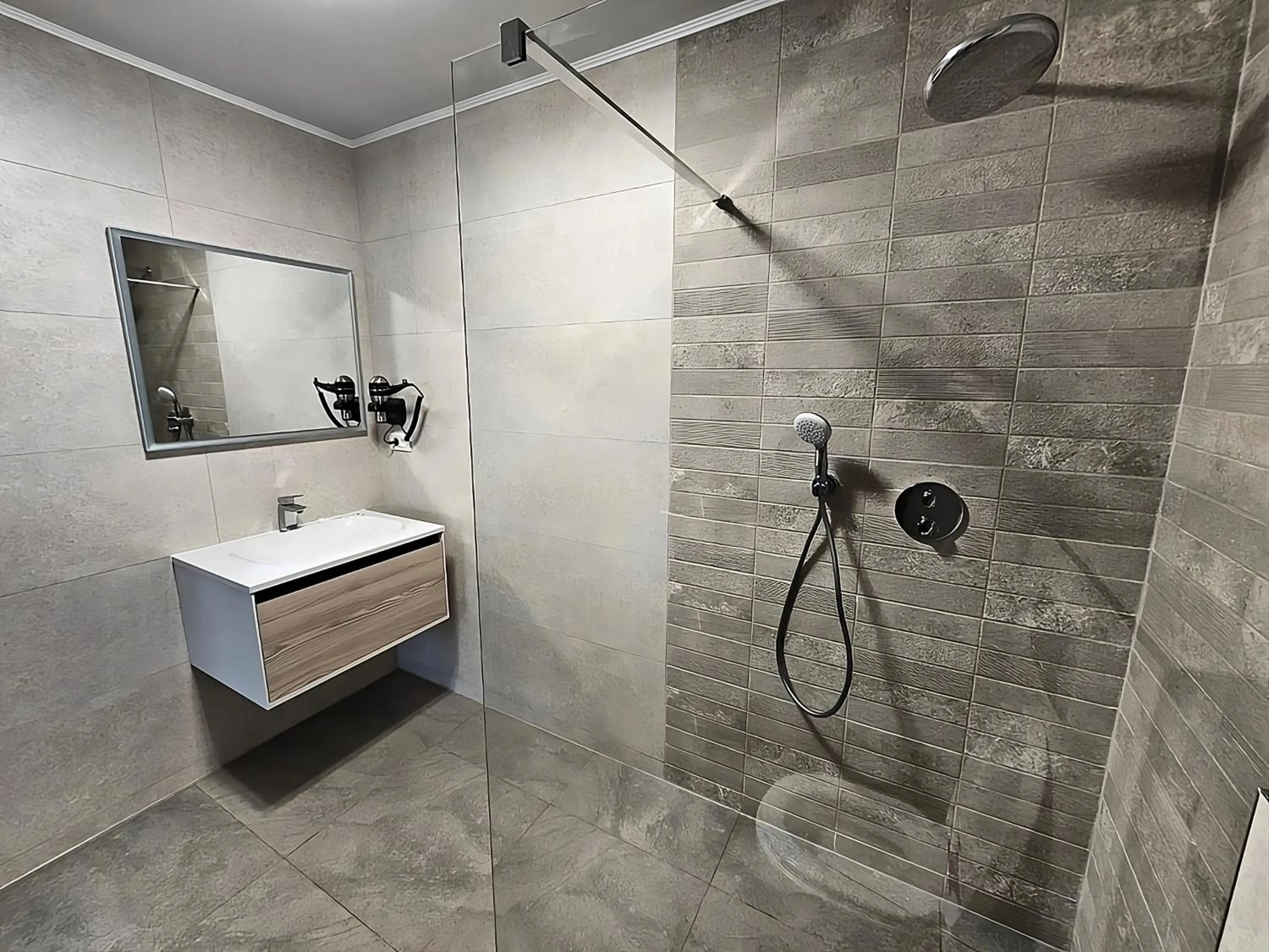 Shower in Pensiunea Andrei Moieciu