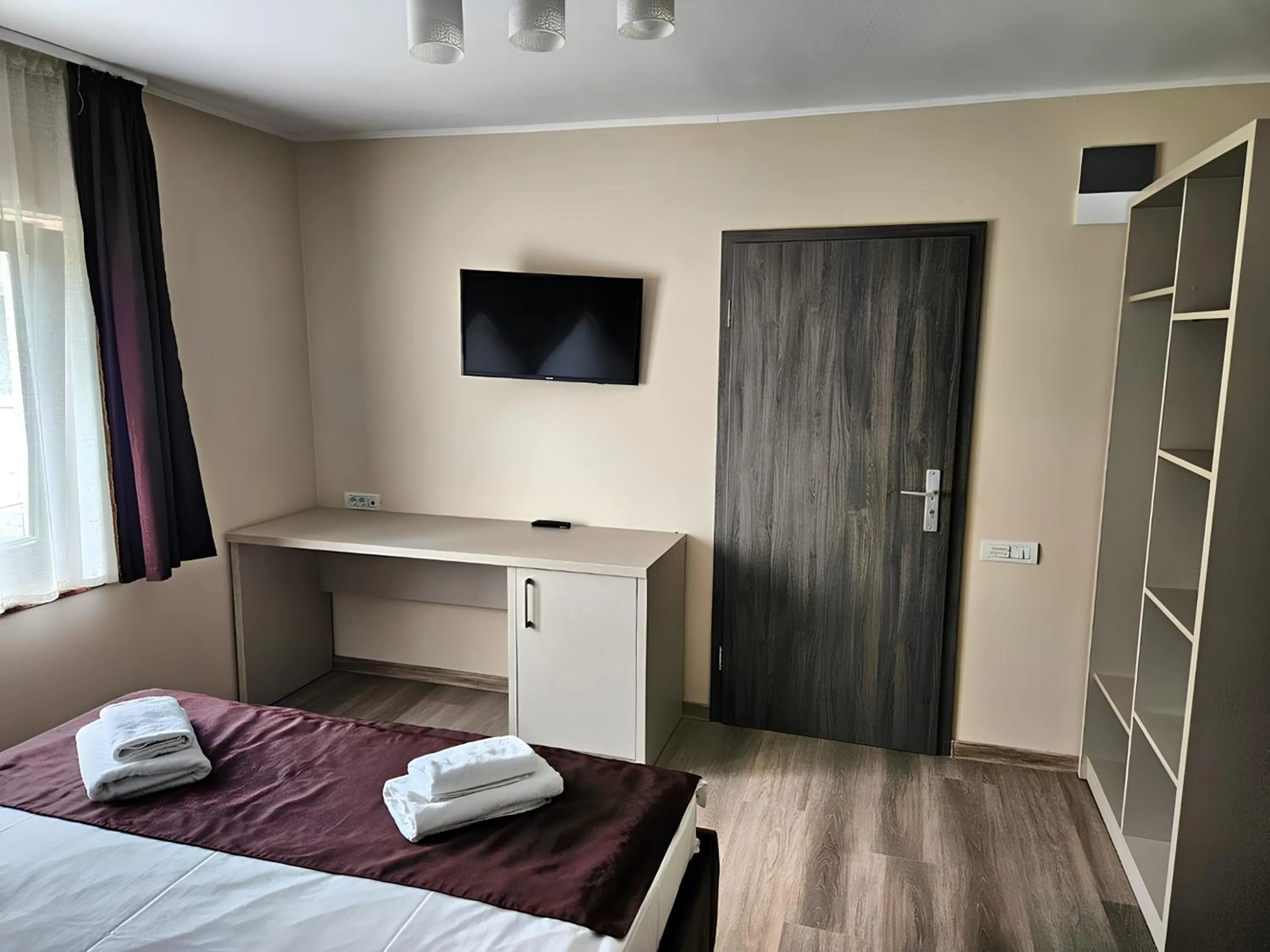 Bed in Pensiunea Andrei Moieciu