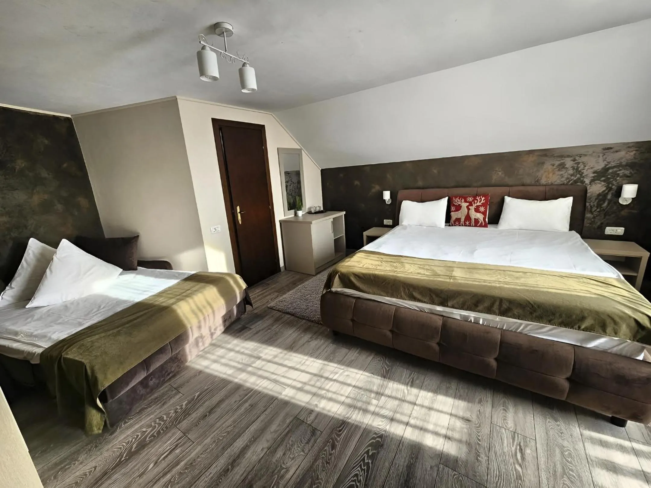 Photo of the whole room, Bed in Pensiunea Andrei Moieciu