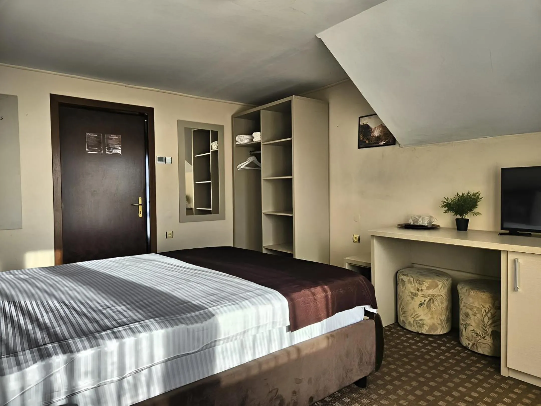 Photo of the whole room, Bed in Pensiunea Andrei Moieciu