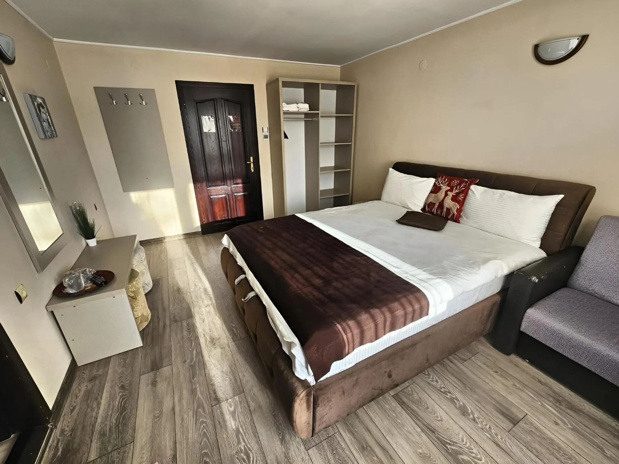 Bed in Pensiunea Andrei Moieciu