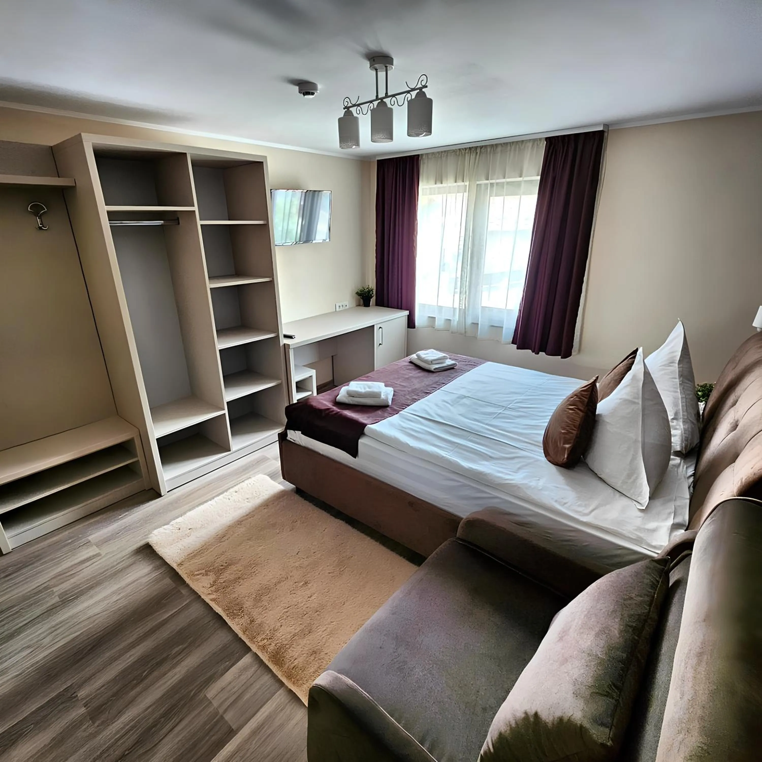 Bed in Pensiunea Andrei Moieciu