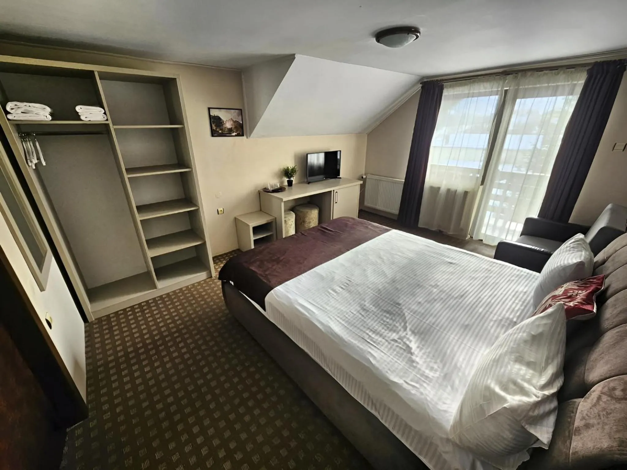 Photo of the whole room, Bed in Pensiunea Andrei Moieciu