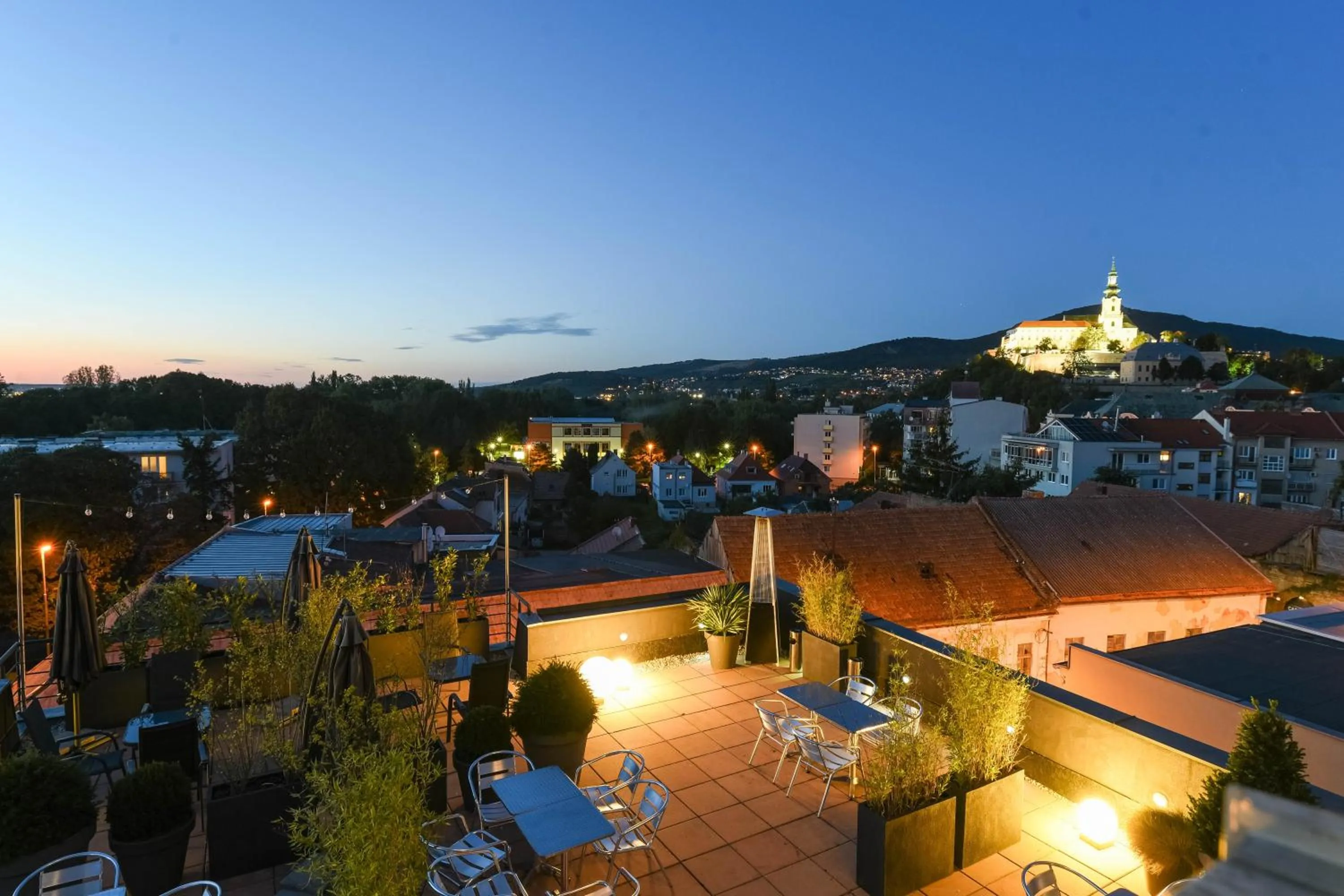 Night in BOUTIQUE HOTEL11 with rooftop SPA