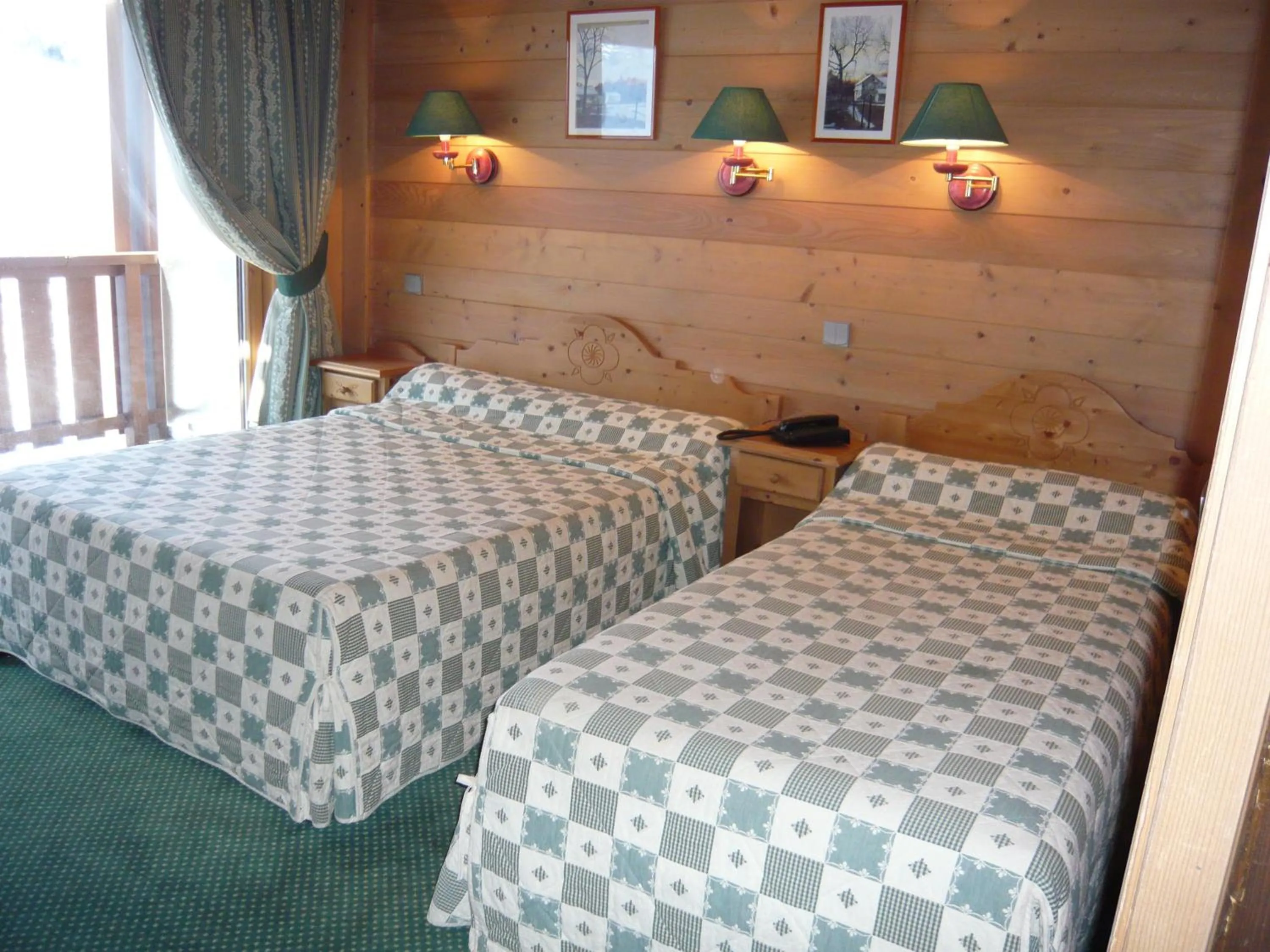 Bedroom, Bed in Aux Ducs de Savoie