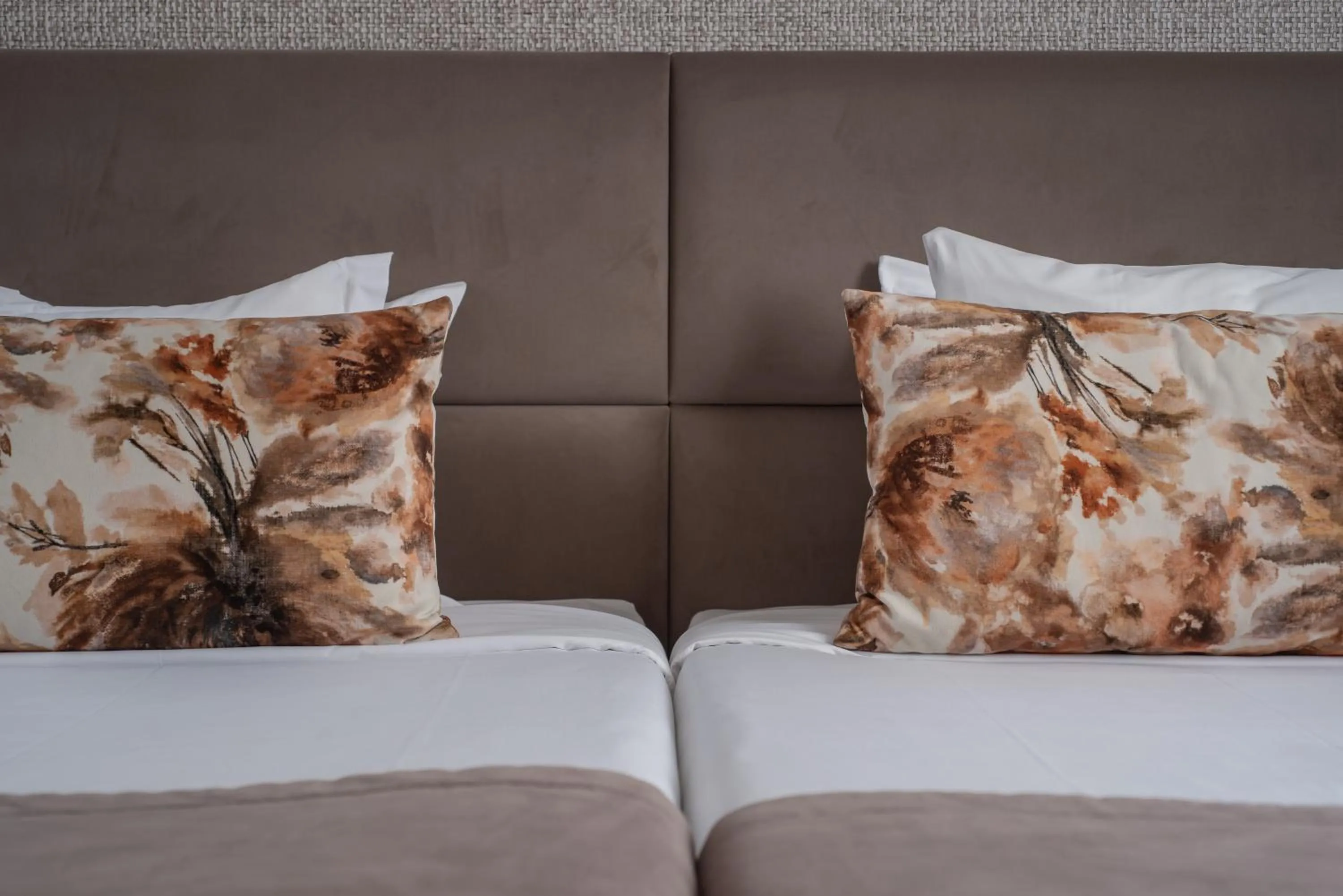 Bed in Essence Inn Marianos Hotel