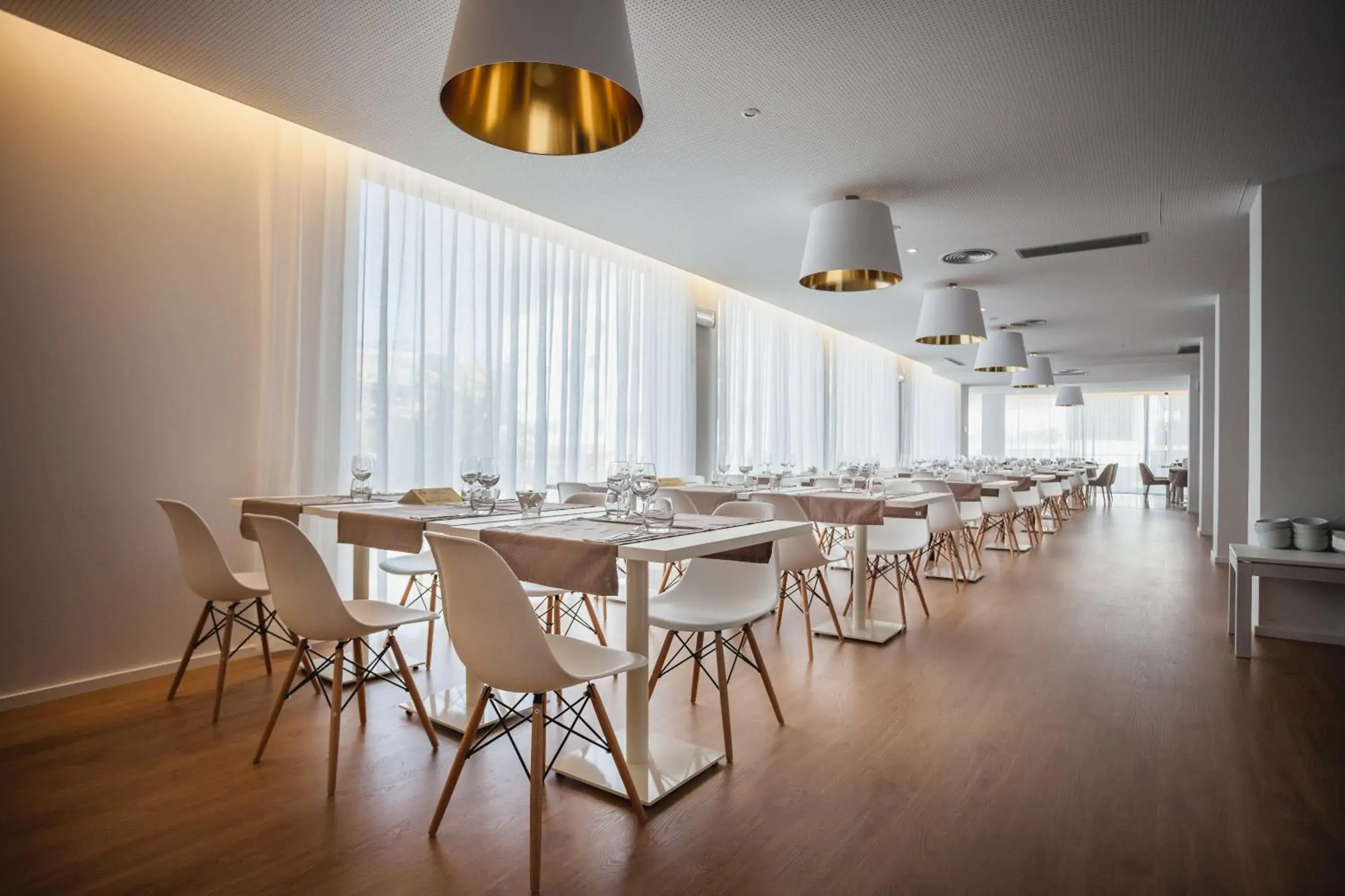 Restaurant/places to eat in Essence Inn Marianos Hotel Restaurant/places to eat in Essence Inn Marianos Hotel