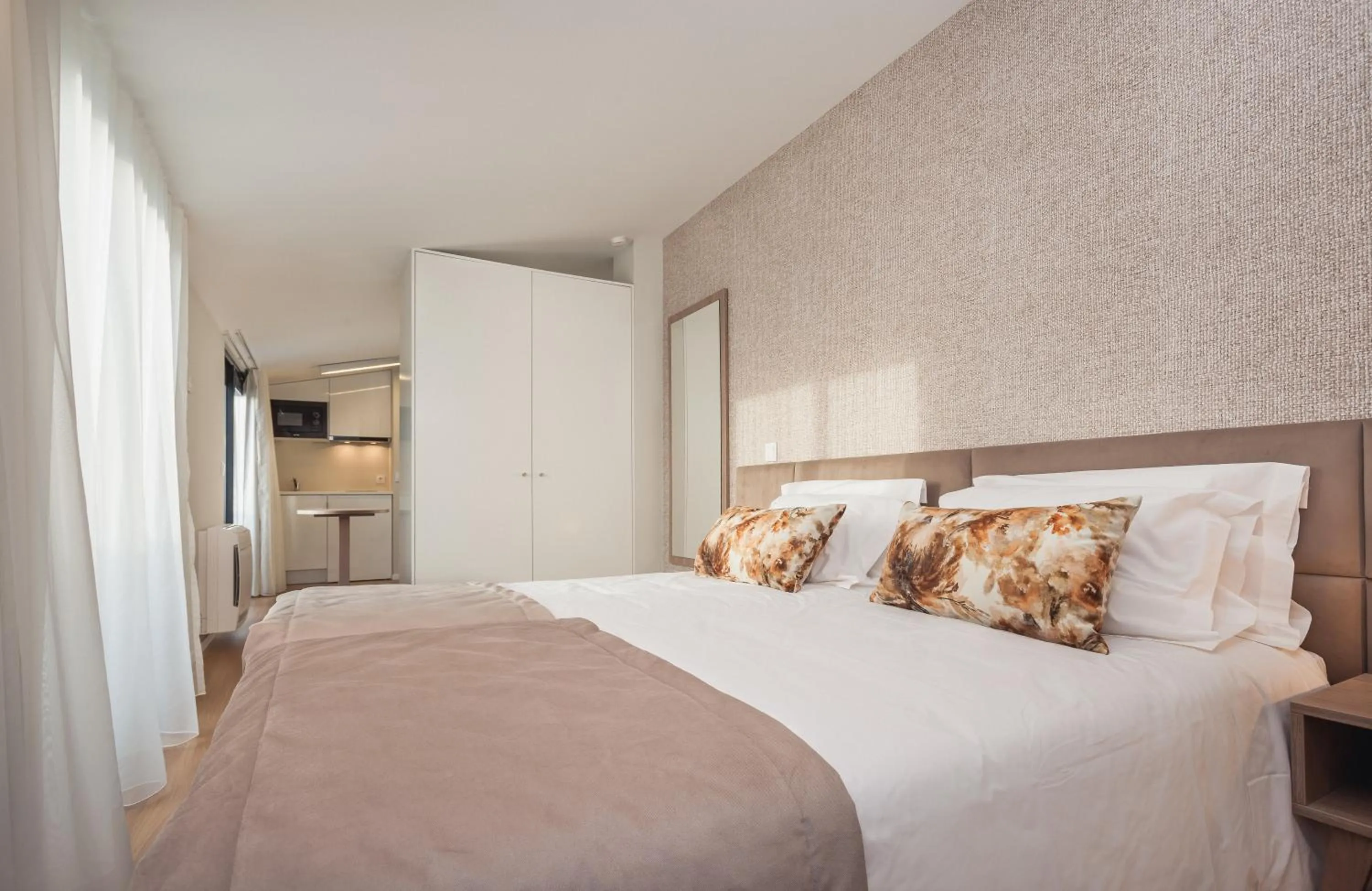 Bedroom, Bed in Essence Inn Marianos Hotel