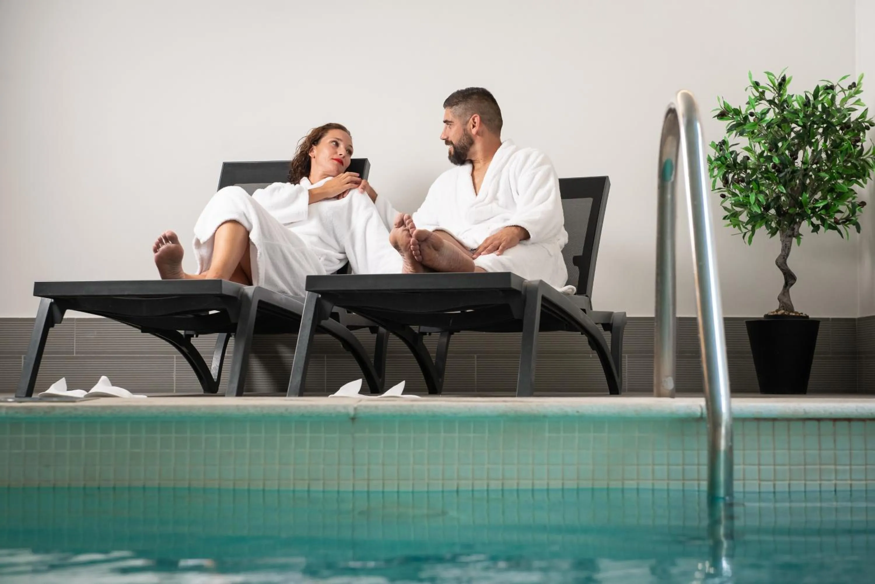 Swimming pool in Essence Inn Marianos Hotel