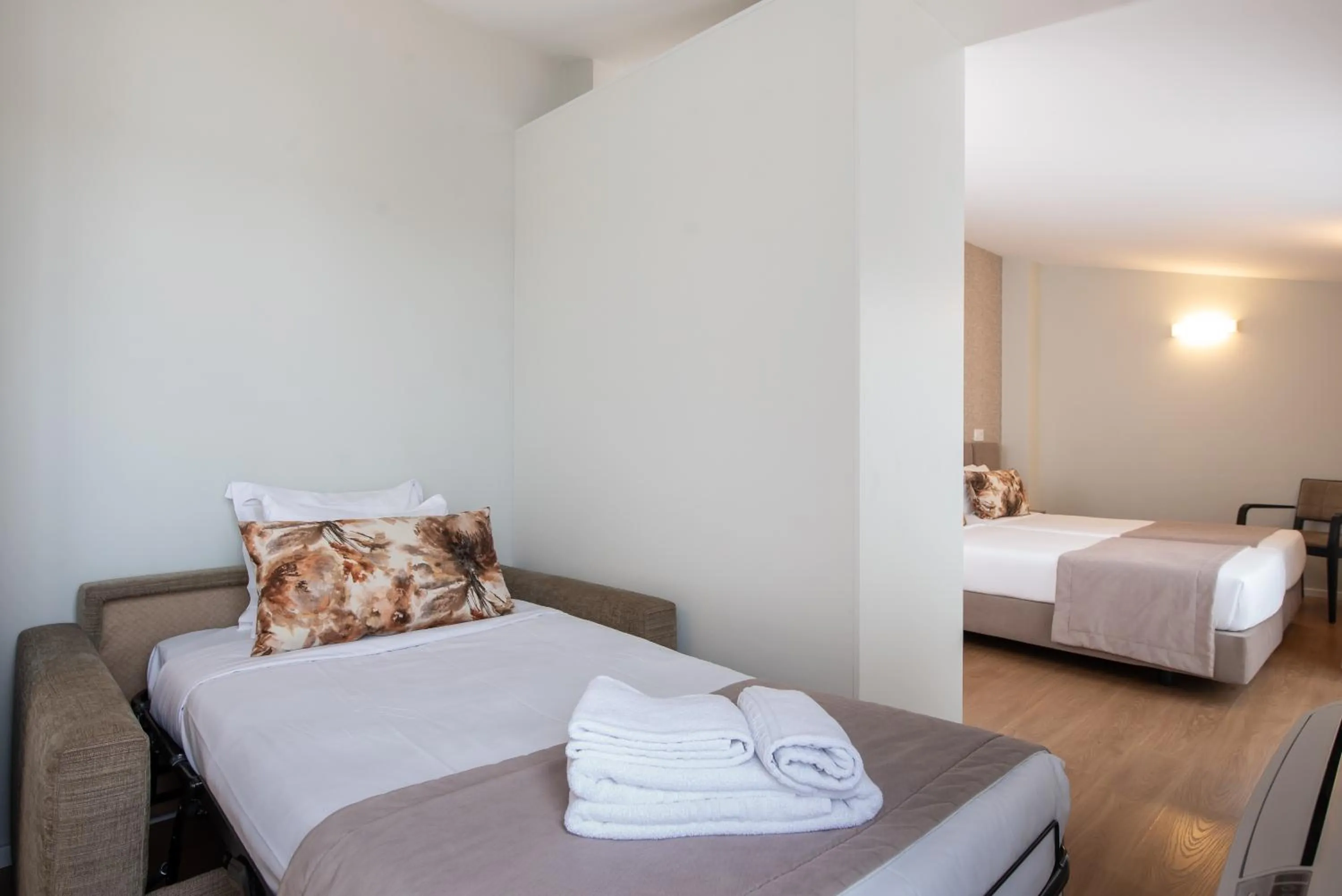 Bedroom, Bed in Essence Inn Marianos Hotel