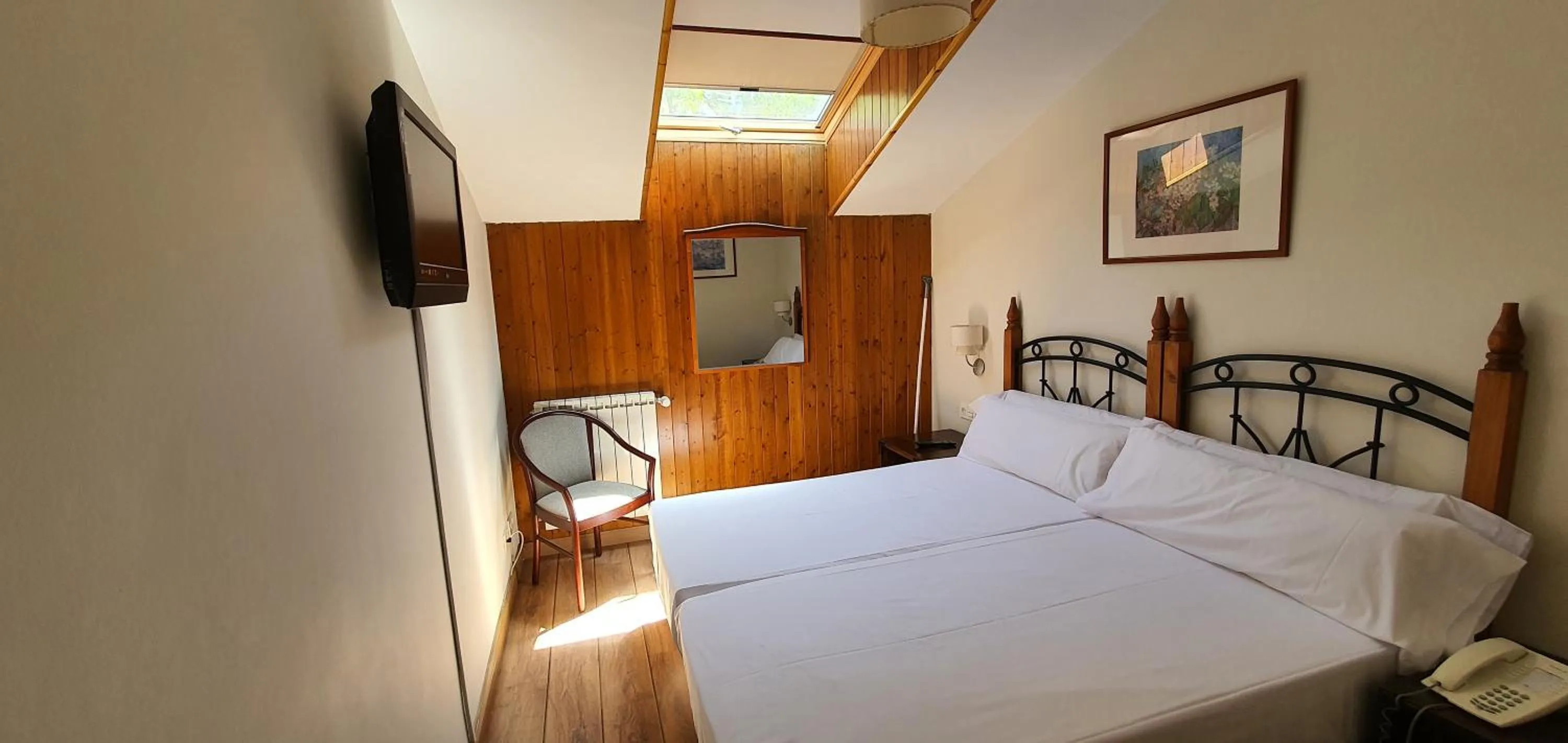 Bed in Balneario Caldas de Luna