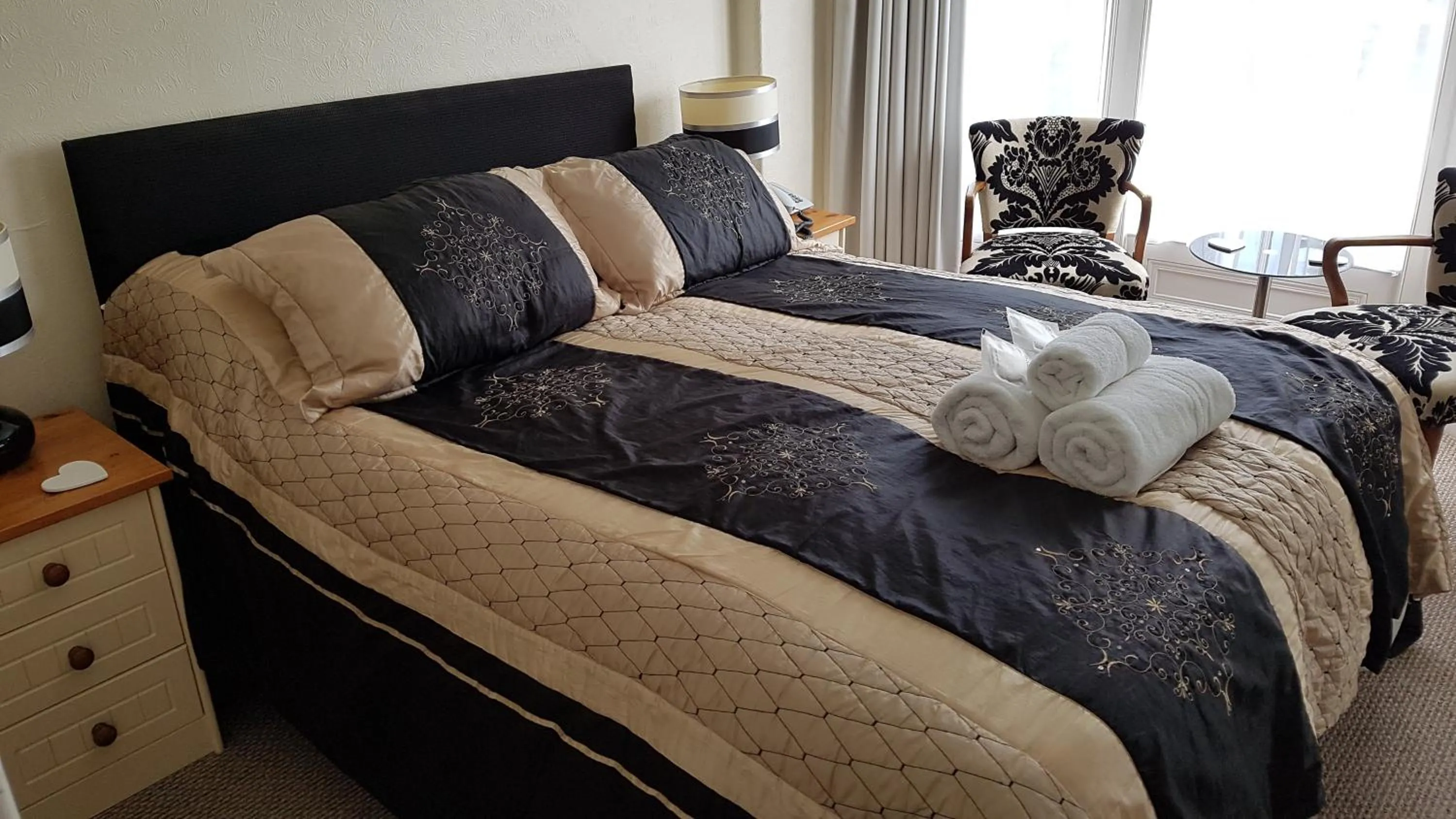 Photo of the whole room, Bed in Craig-Ard Hotel