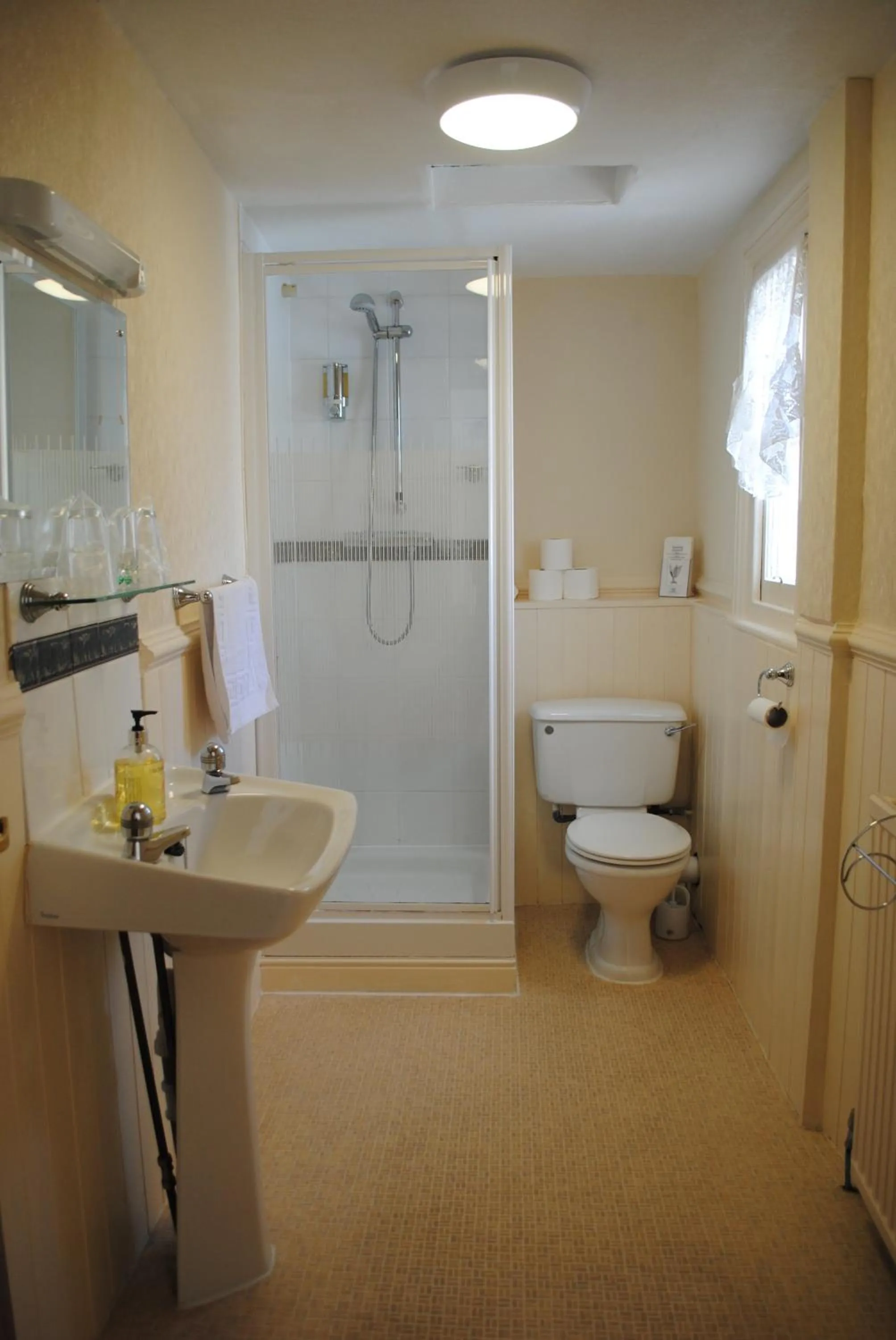 Shower in Craig-Ard Hotel