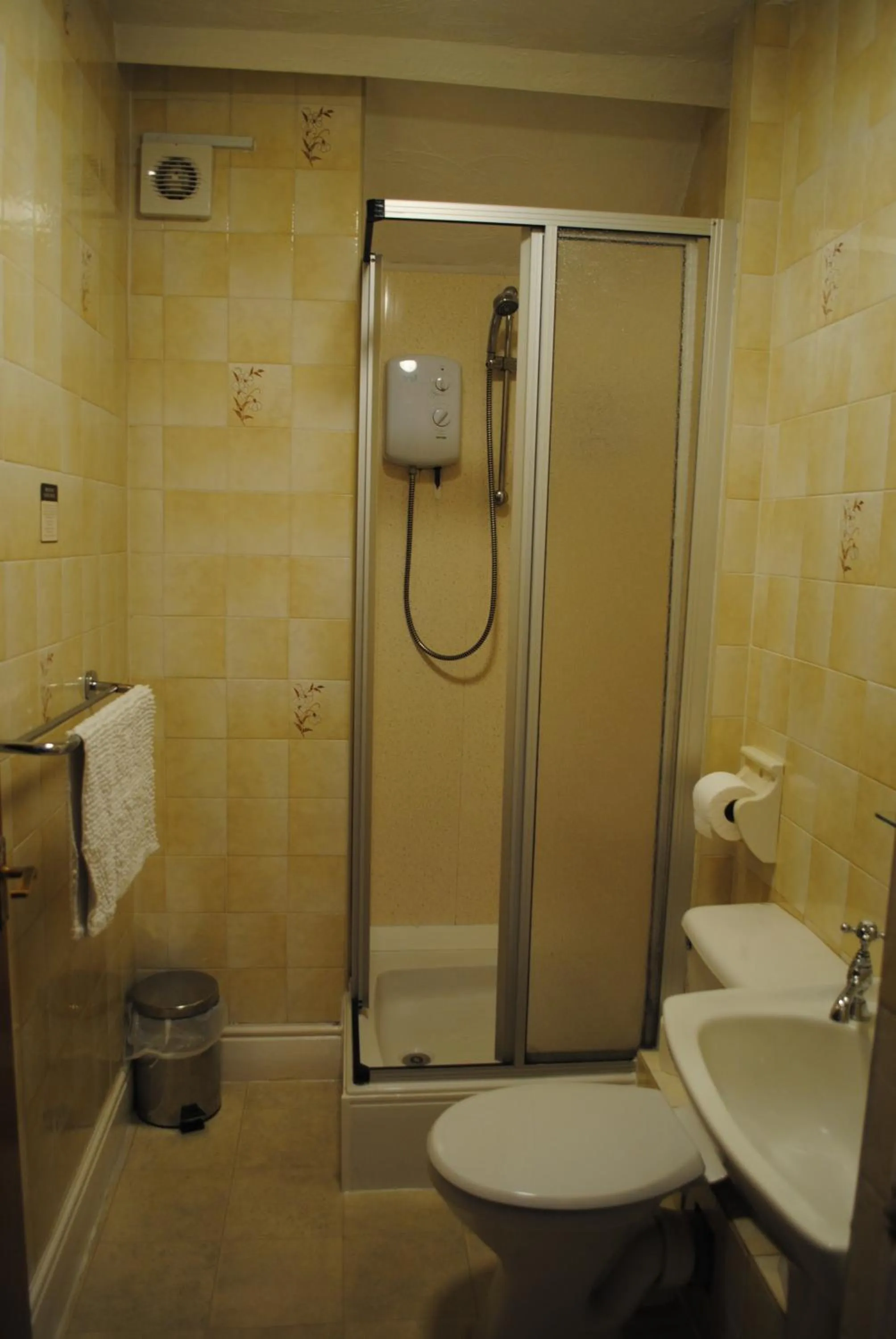 Shower in Craig-Ard Hotel