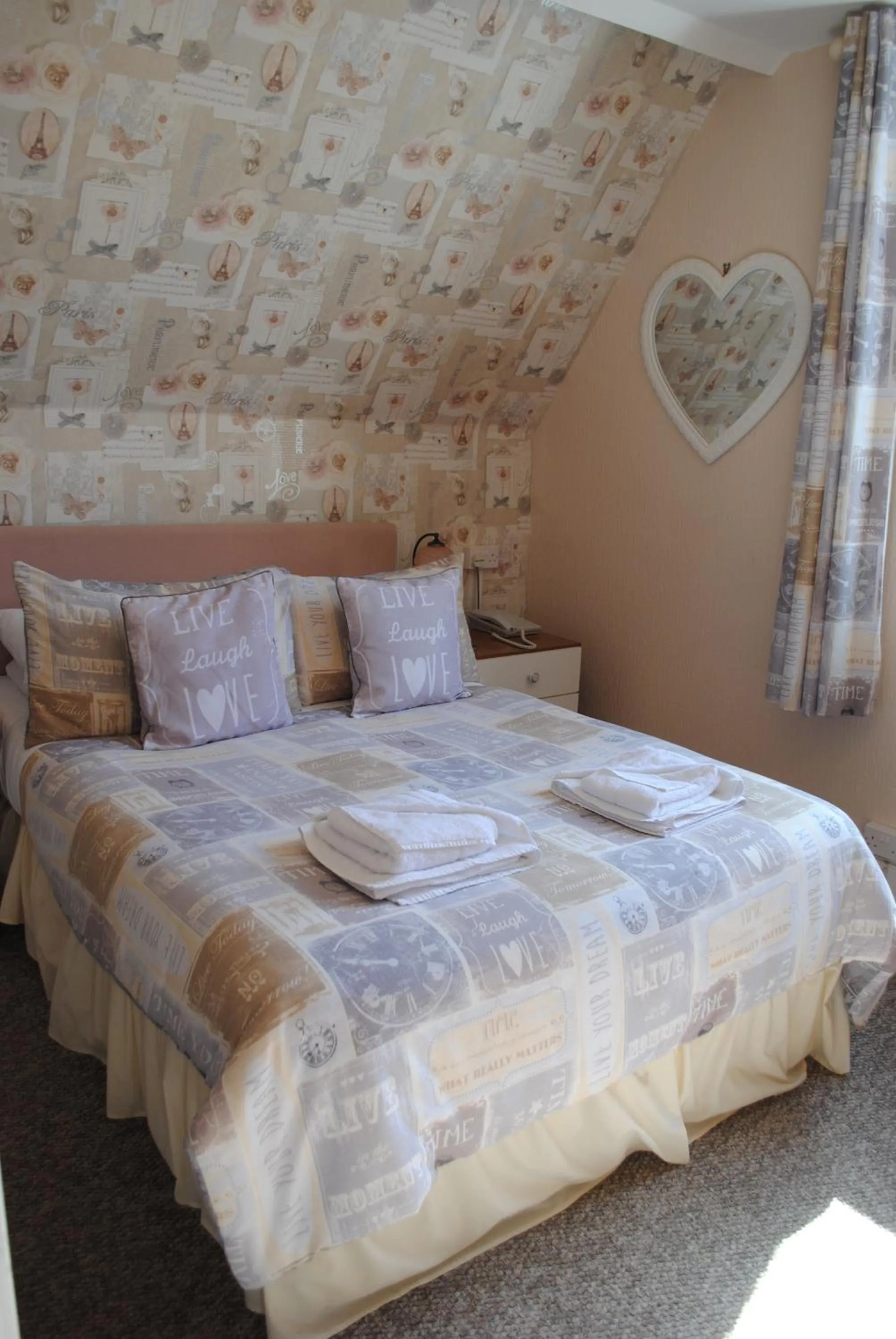 Bed in Craig-Ard Hotel