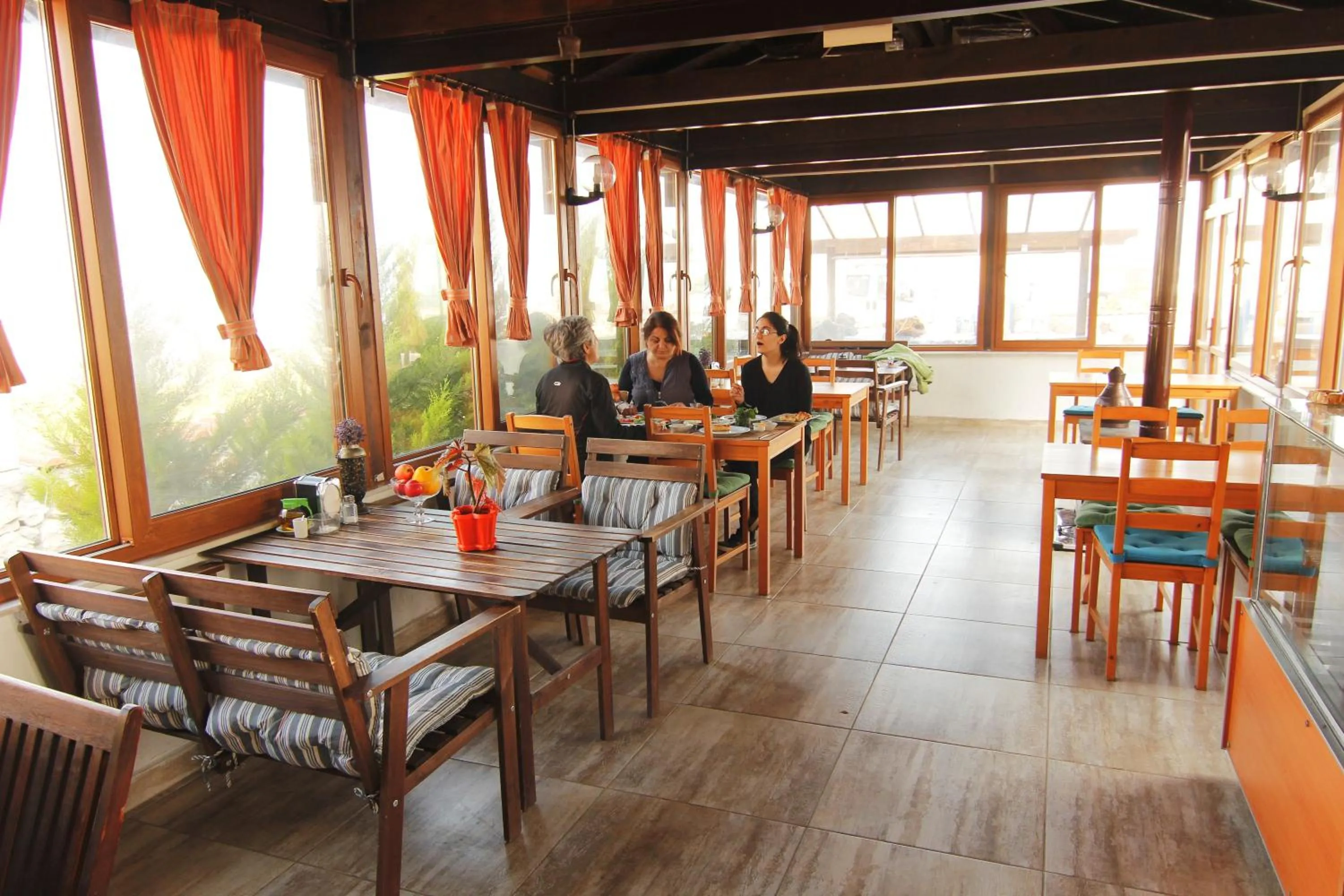 Restaurant/places to eat in Karaburun Konak Hotel