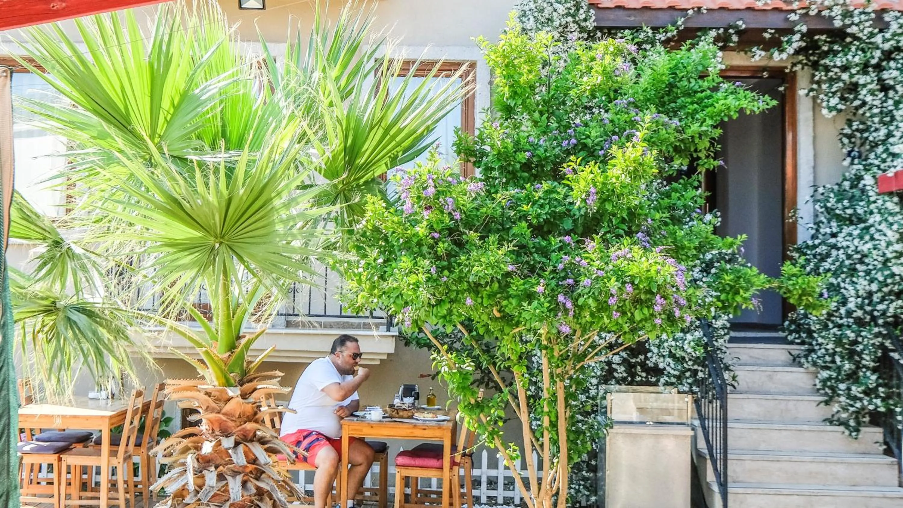 Karaburun Konak Hotel