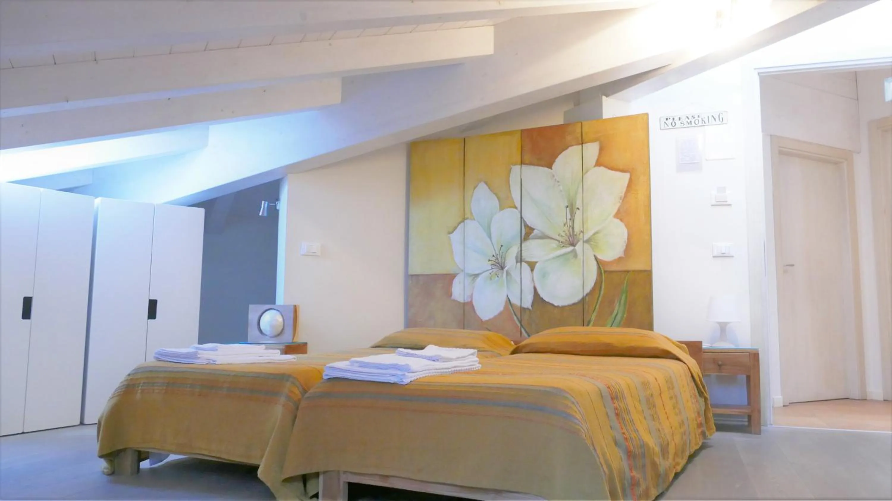 Photo of the whole room, Bed in Casa Munay