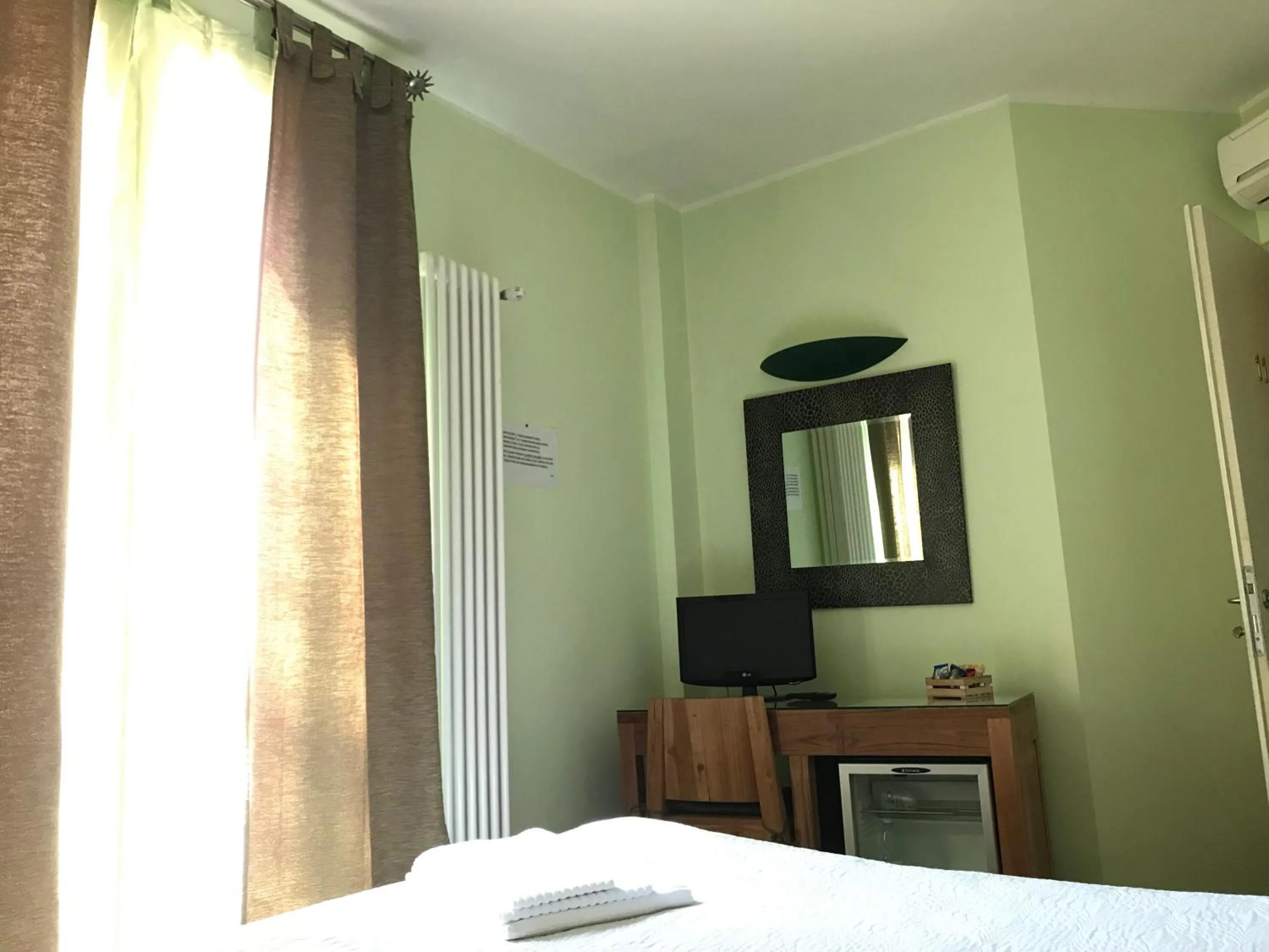 Photo of the whole room, Bed in Casa Munay