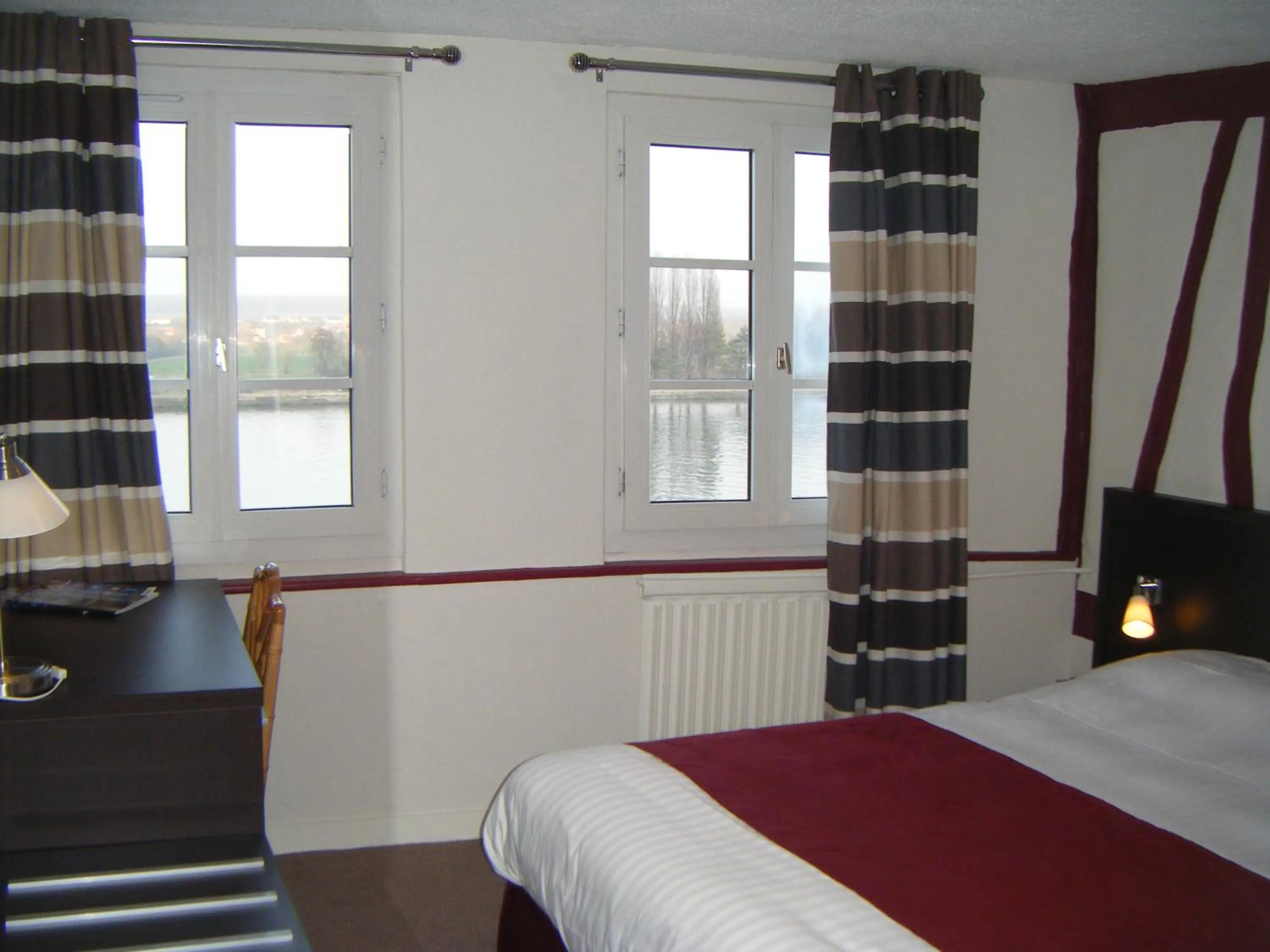 Day, Bed in Logis - Hôtel & Restaurant Le Bellevue