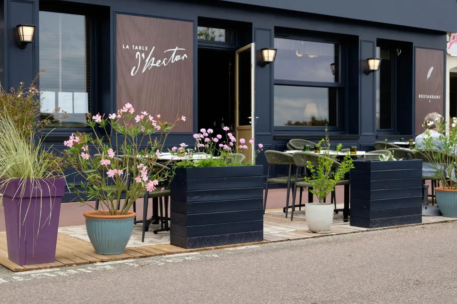 Property building in Logis - Hôtel & Restaurant Le Bellevue Property building in Logis - Hôtel & Restaurant Le Bellevue