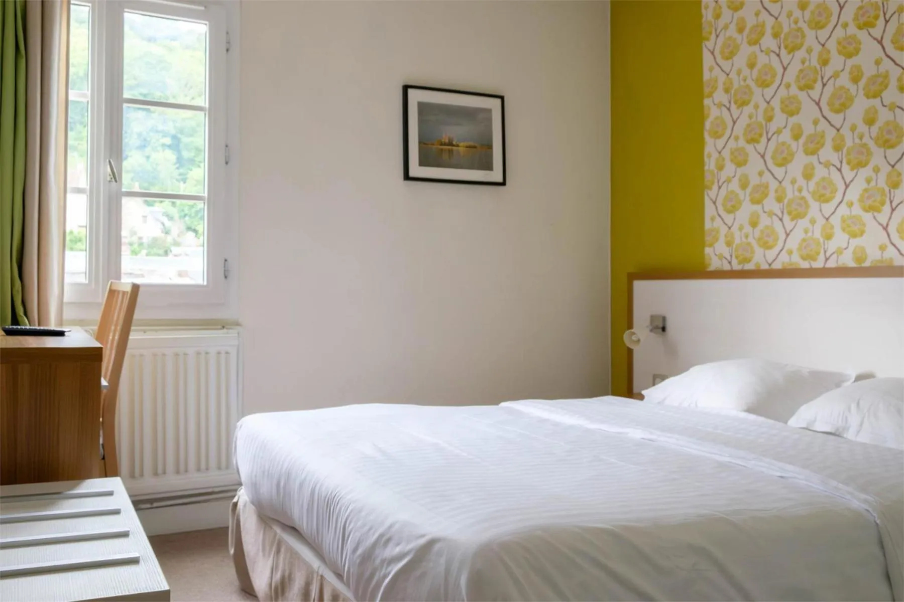 Bed in Logis - Hôtel & Restaurant Le Bellevue