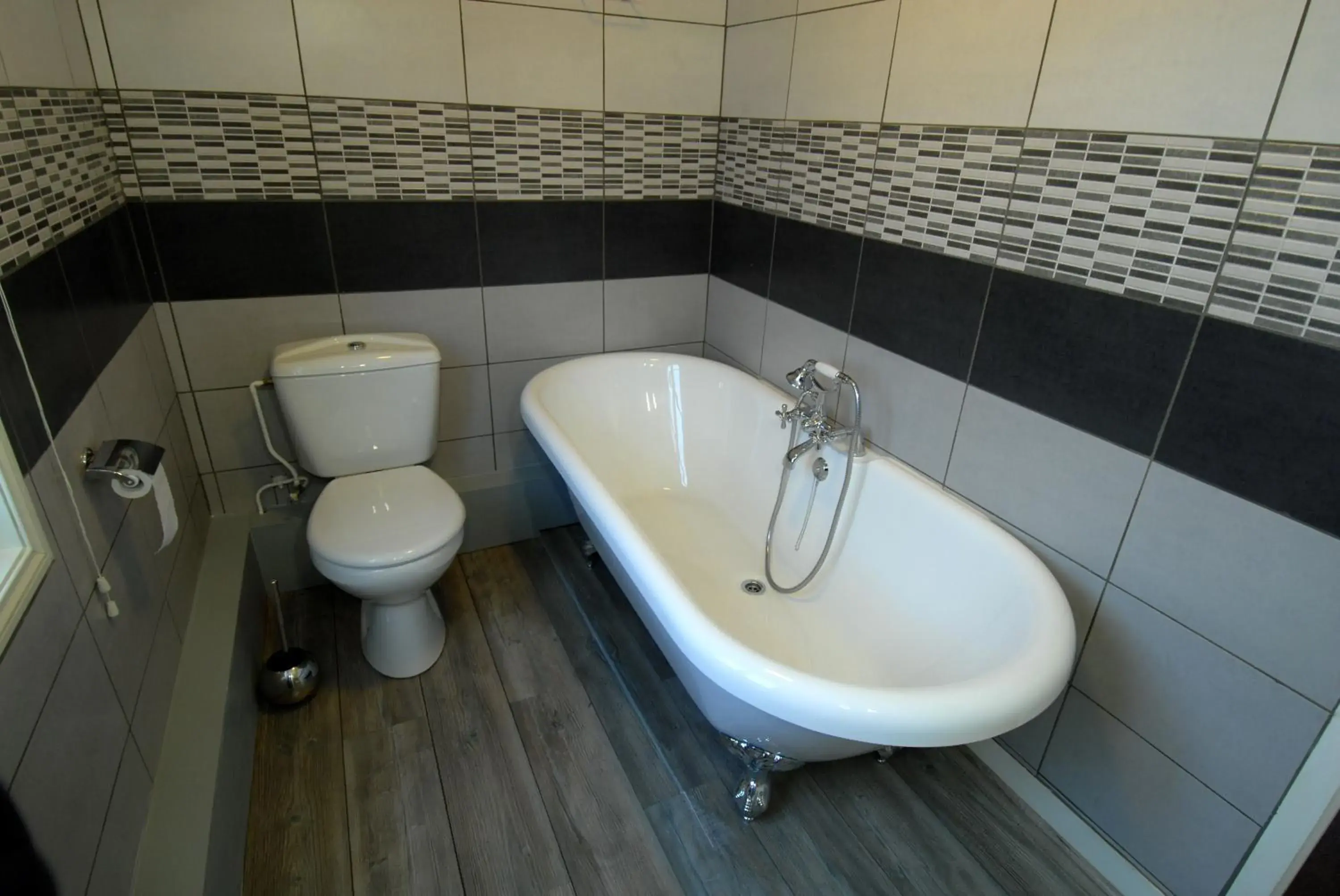 Bathroom in Logis - Hôtel & Restaurant Le Bellevue Bathroom in Logis - Hôtel & Restaurant Le Bellevue