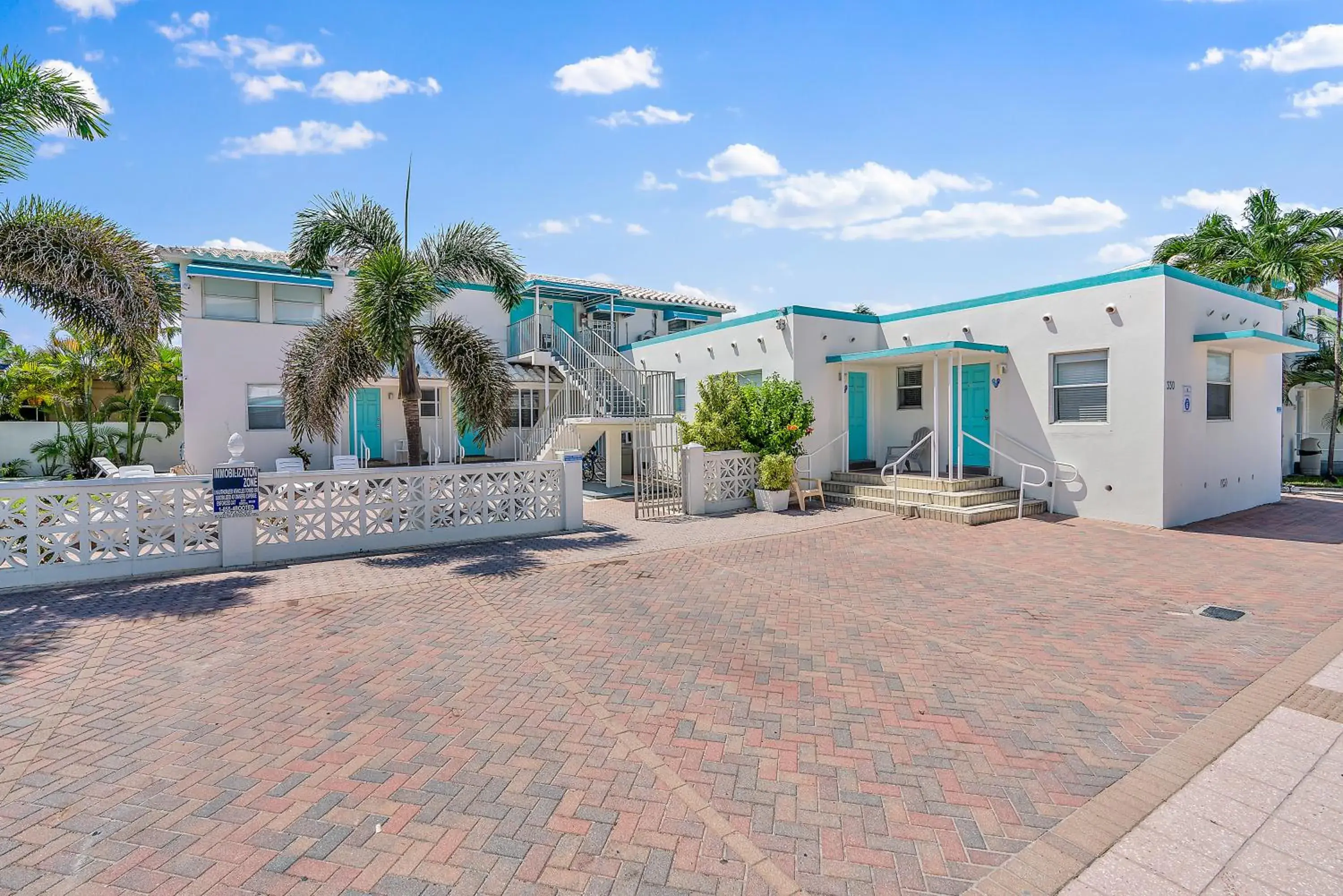 Property building in Hollywood Beachside Boutique Suite Property building in Hollywood Beachside Boutique Suite