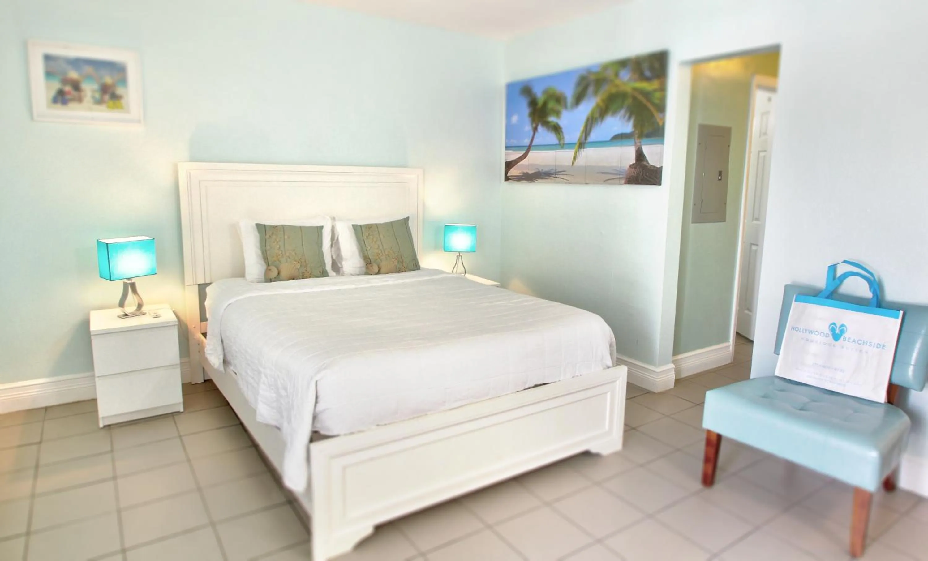 Bed in Hollywood Beachside Boutique Suite