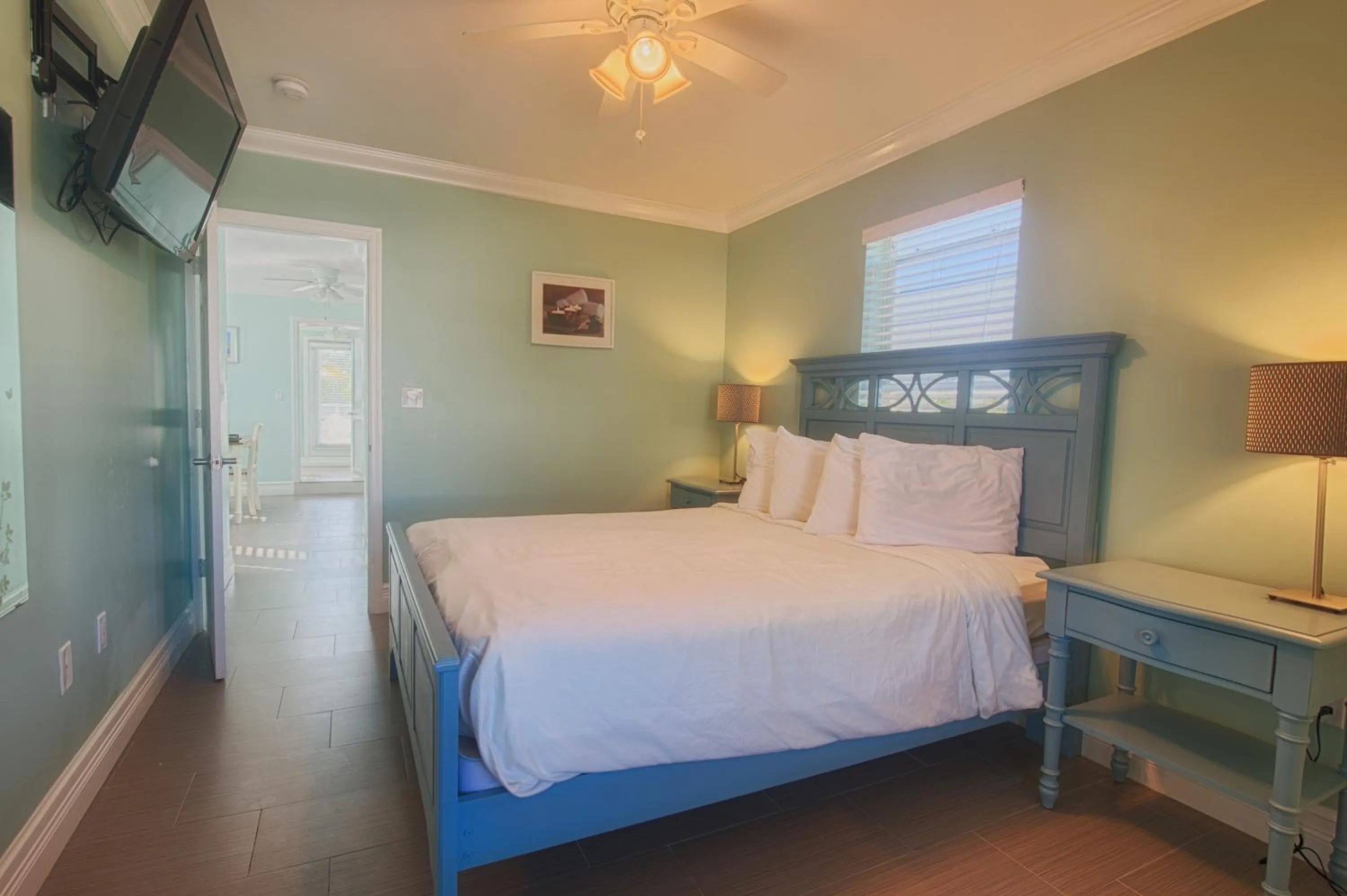 Bed in Hollywood Beachside Boutique Suite