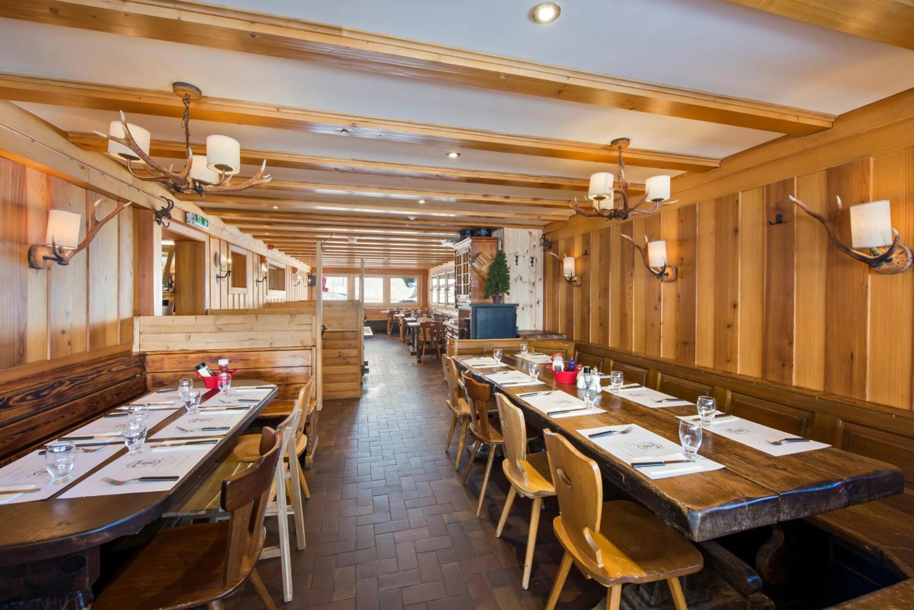 Restaurant/places to eat in Hotel du Lac