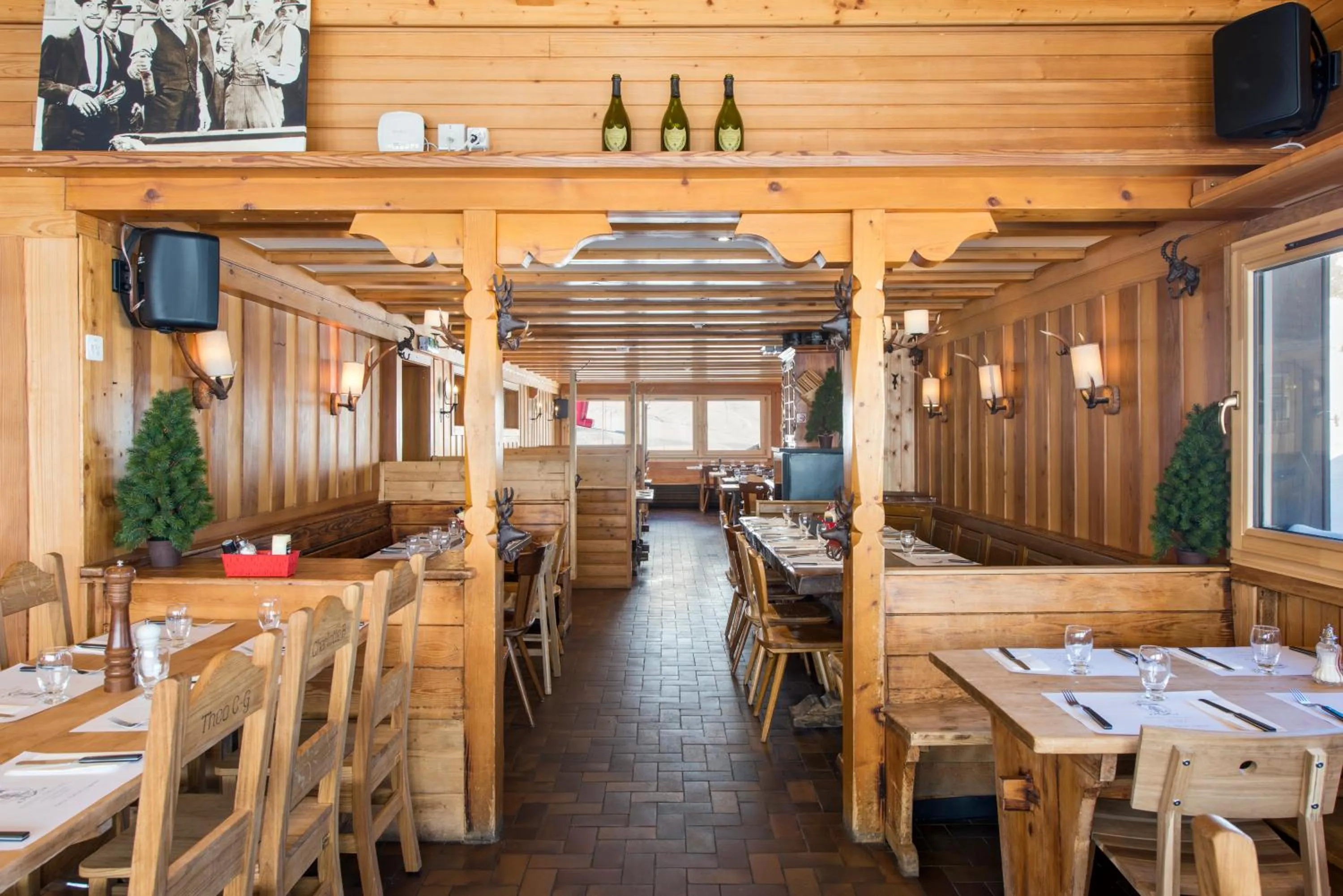 Restaurant/places to eat in Hotel du Lac