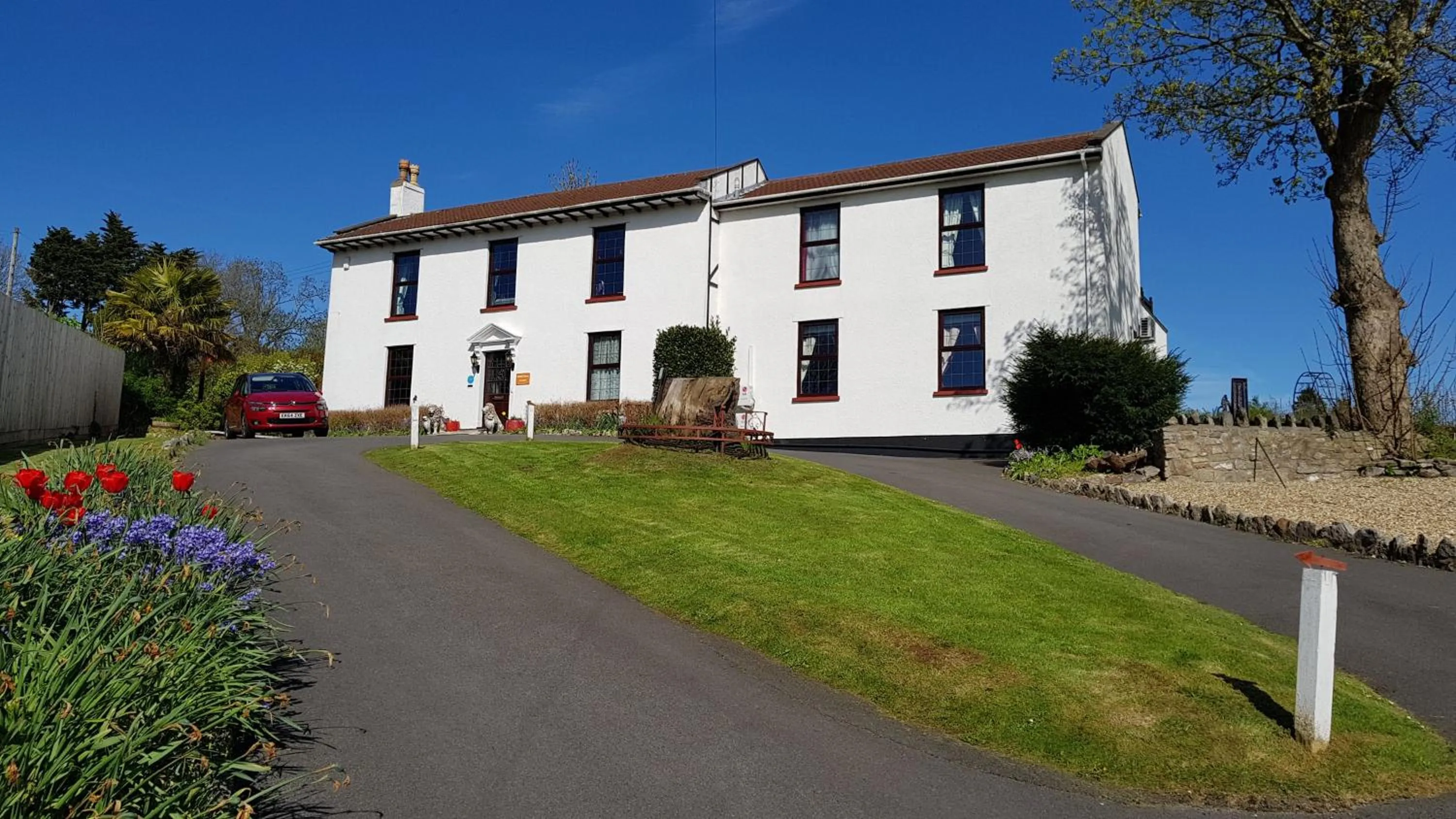 Facade/entrance in Redhill House Boutique Hotel