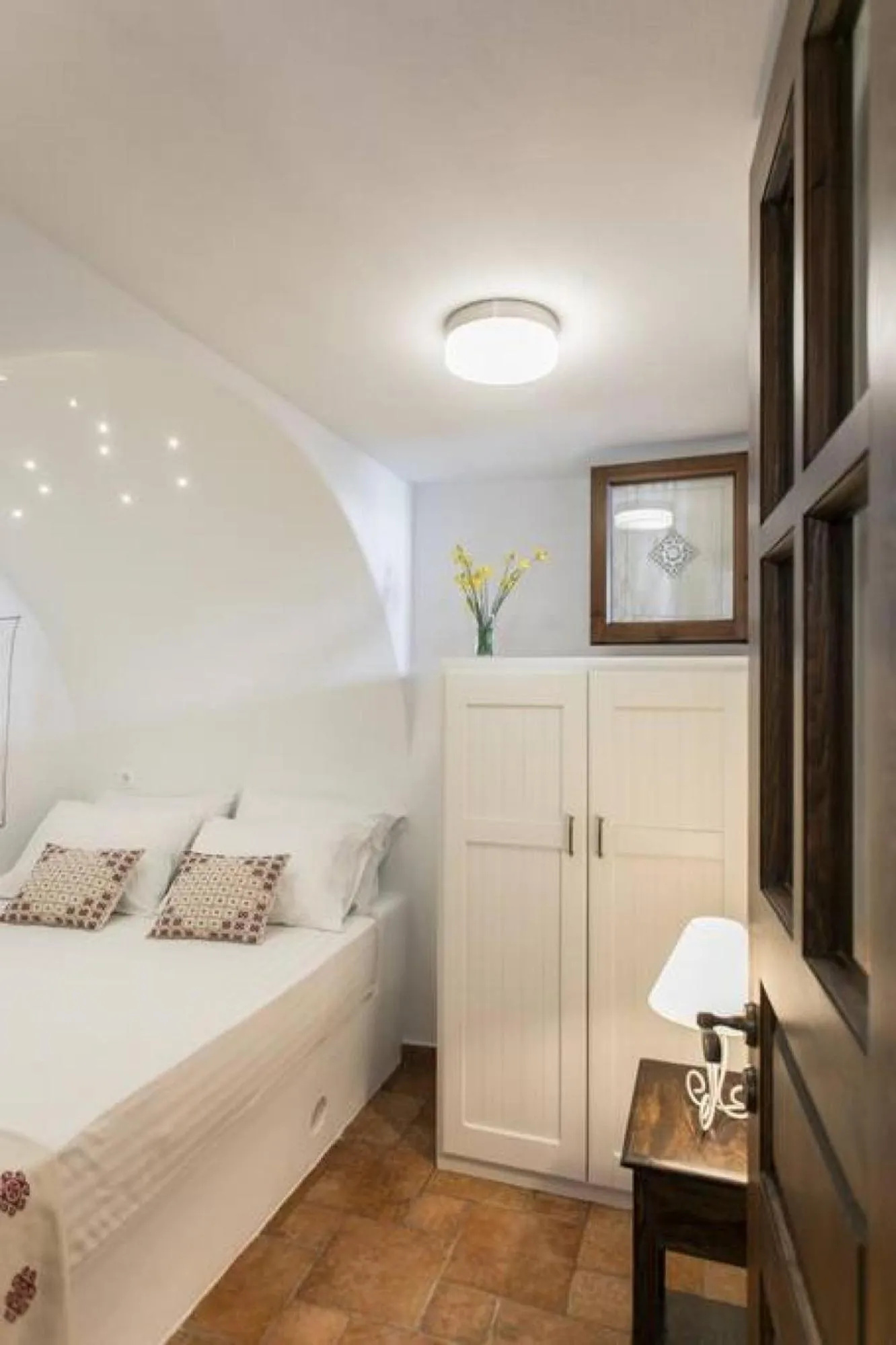 Bedroom, Bed in Traditional Inn Pirethron