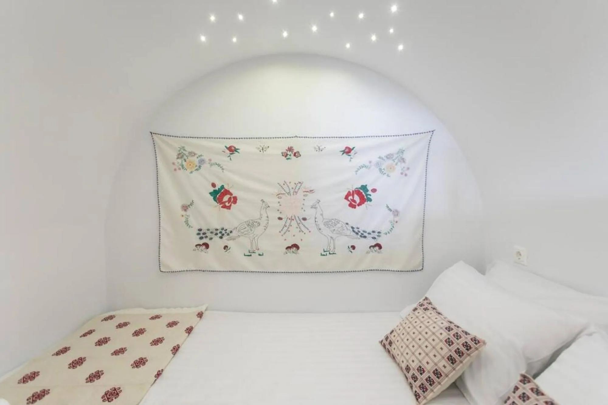 Bedroom, Bed in Traditional Inn Pirethron