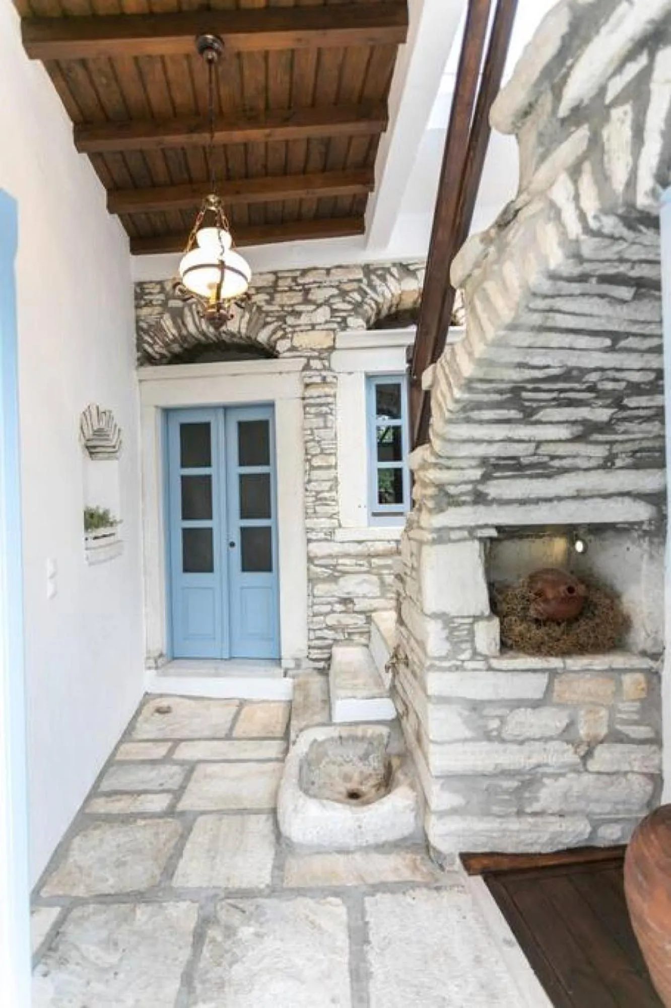 Traditional Inn Pirethron